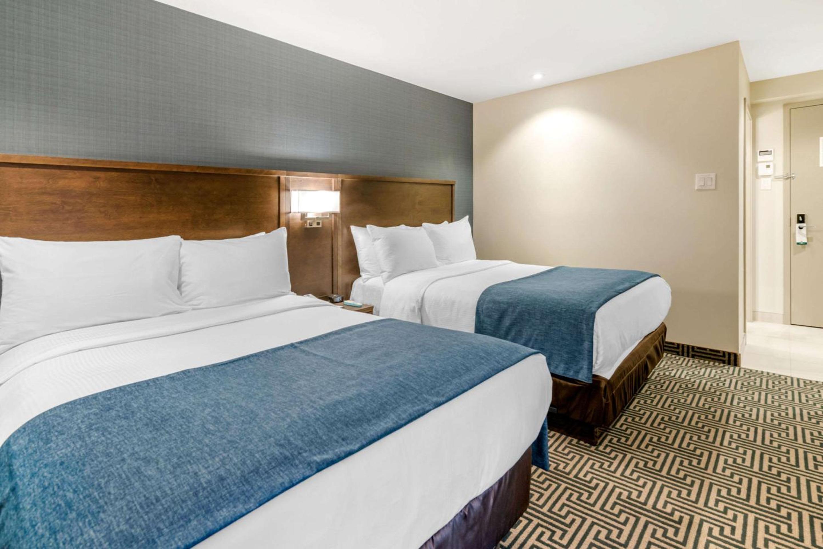 Double Room with Two Double Beds - Non-Smoking - Photo 2