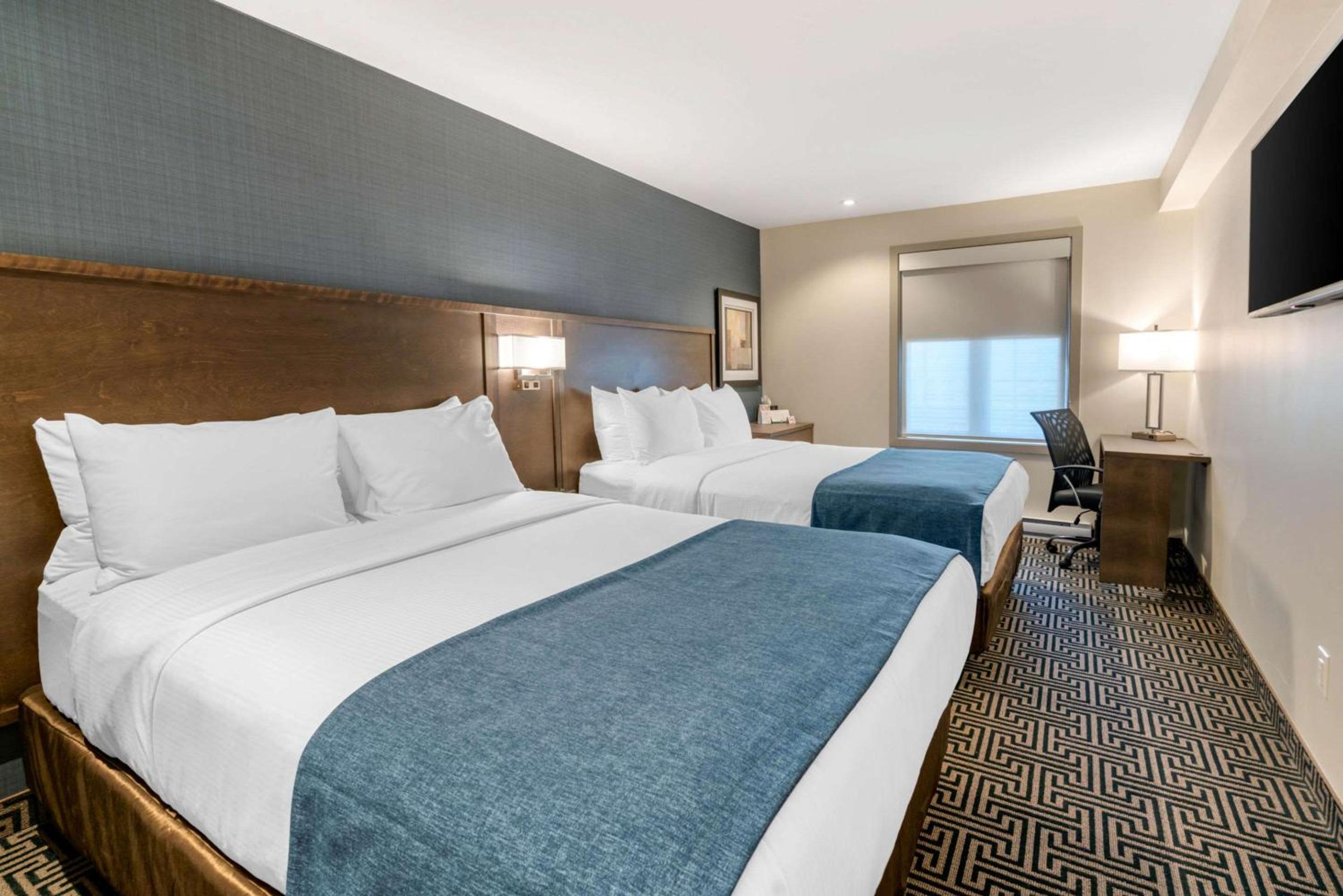 Queen Room with Two Queen Beds - Non-Smoking - Photo 1
