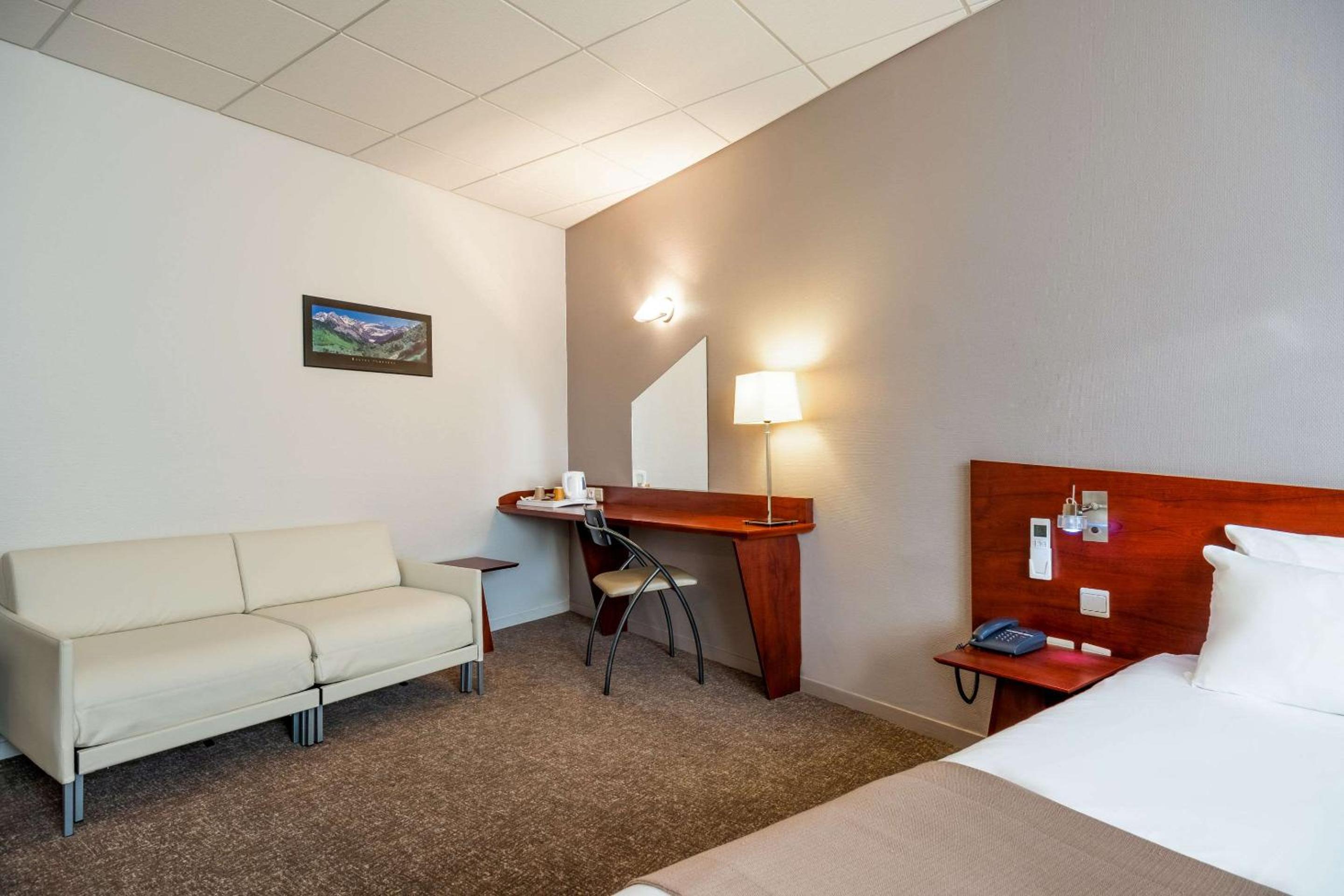 Superior Queen Room - Non Smoking - Photo 4