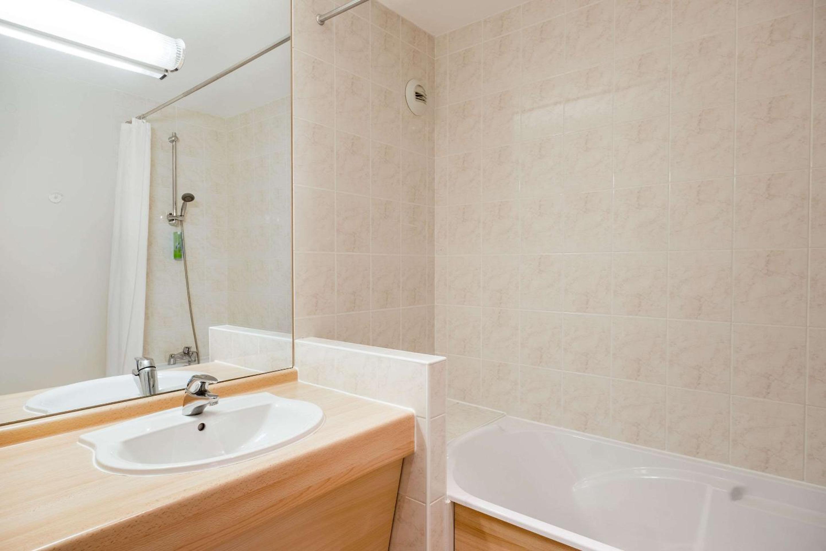 Double Room - Photo 11