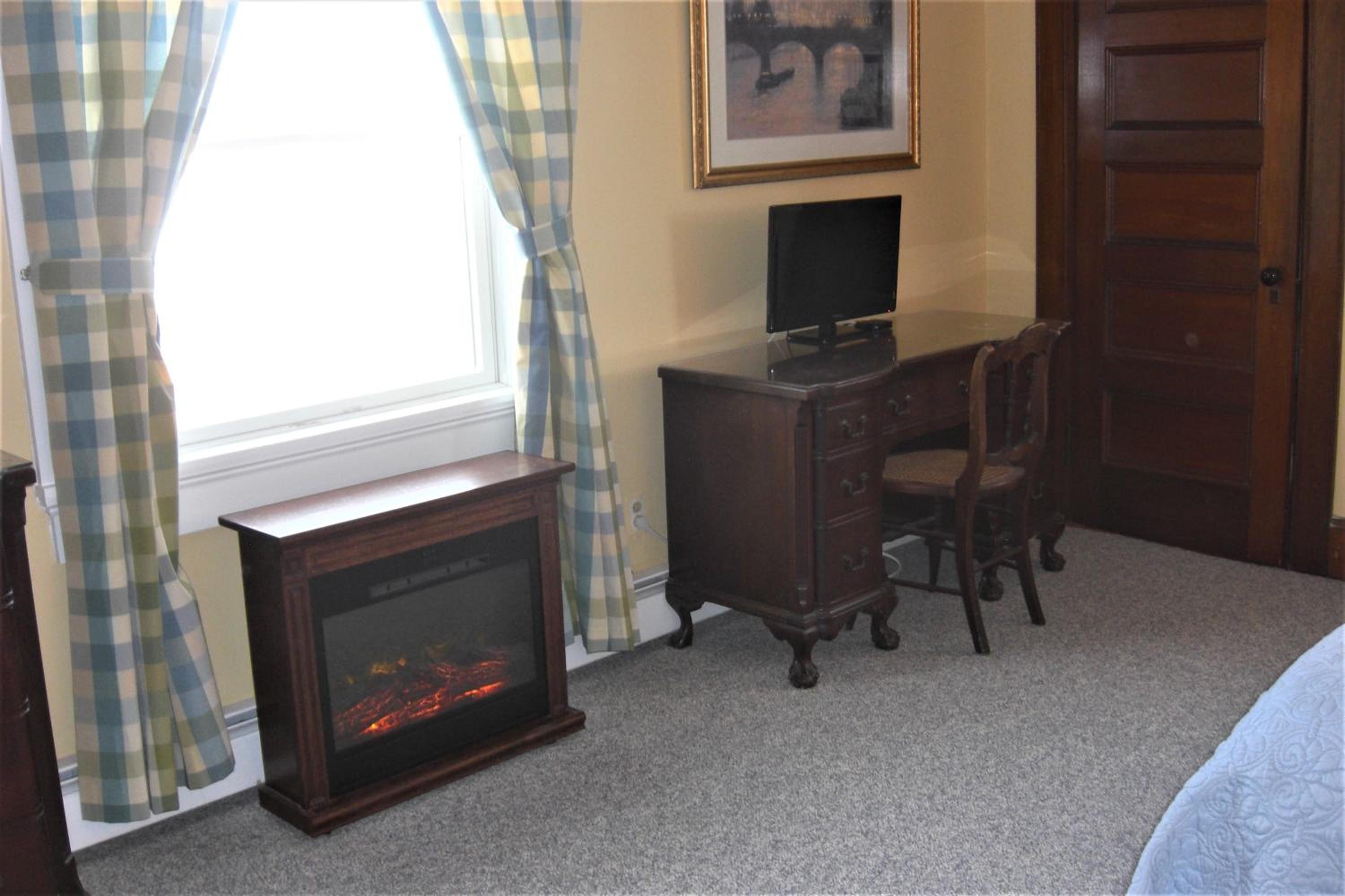 Standard King Room photo 3
