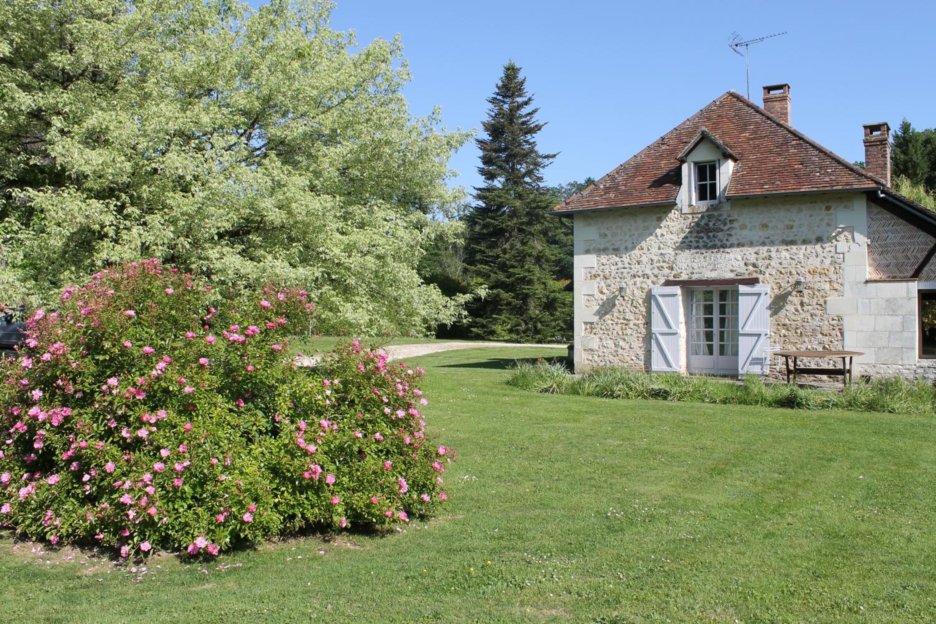 Three-Bedroom House photo 2