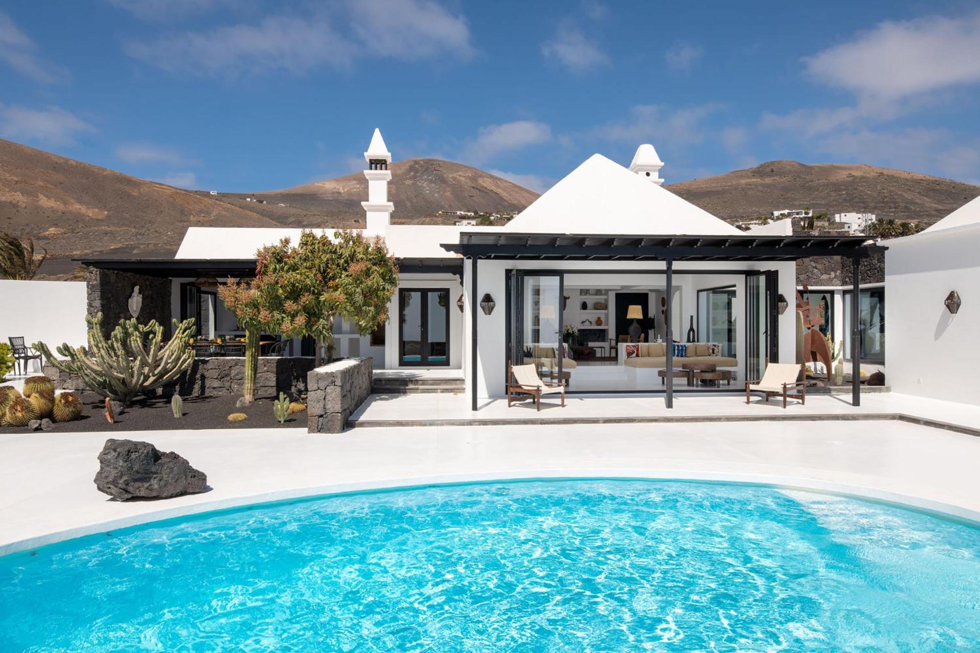 Villa with Sea View - Photo 34