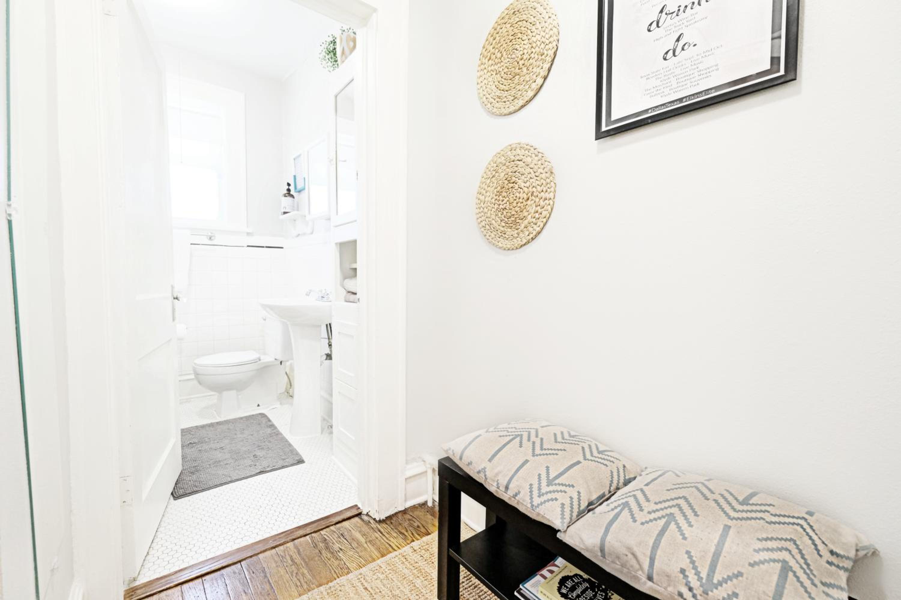 Studio Apartment - Photo 22