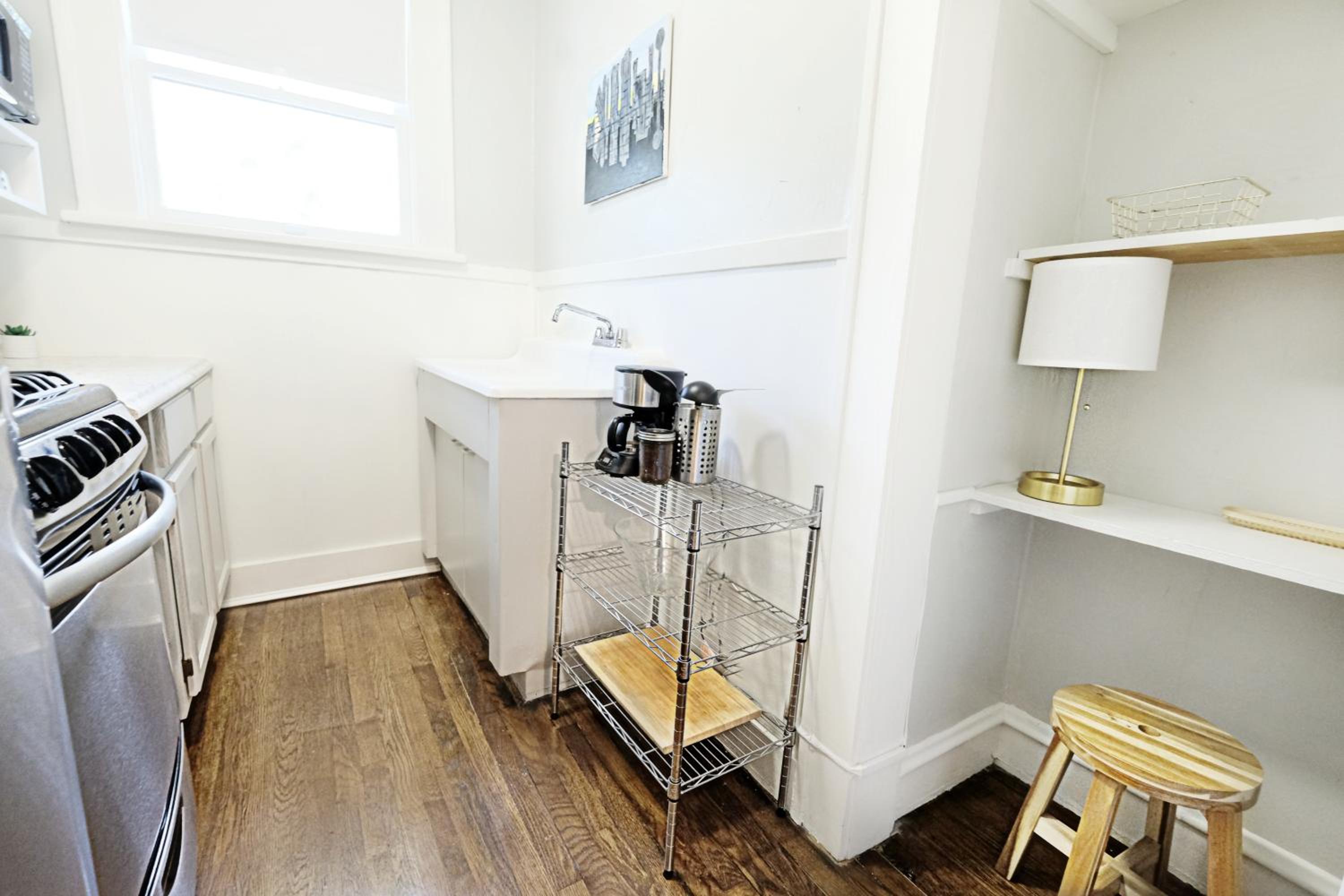 Studio Apartment - Photo 23