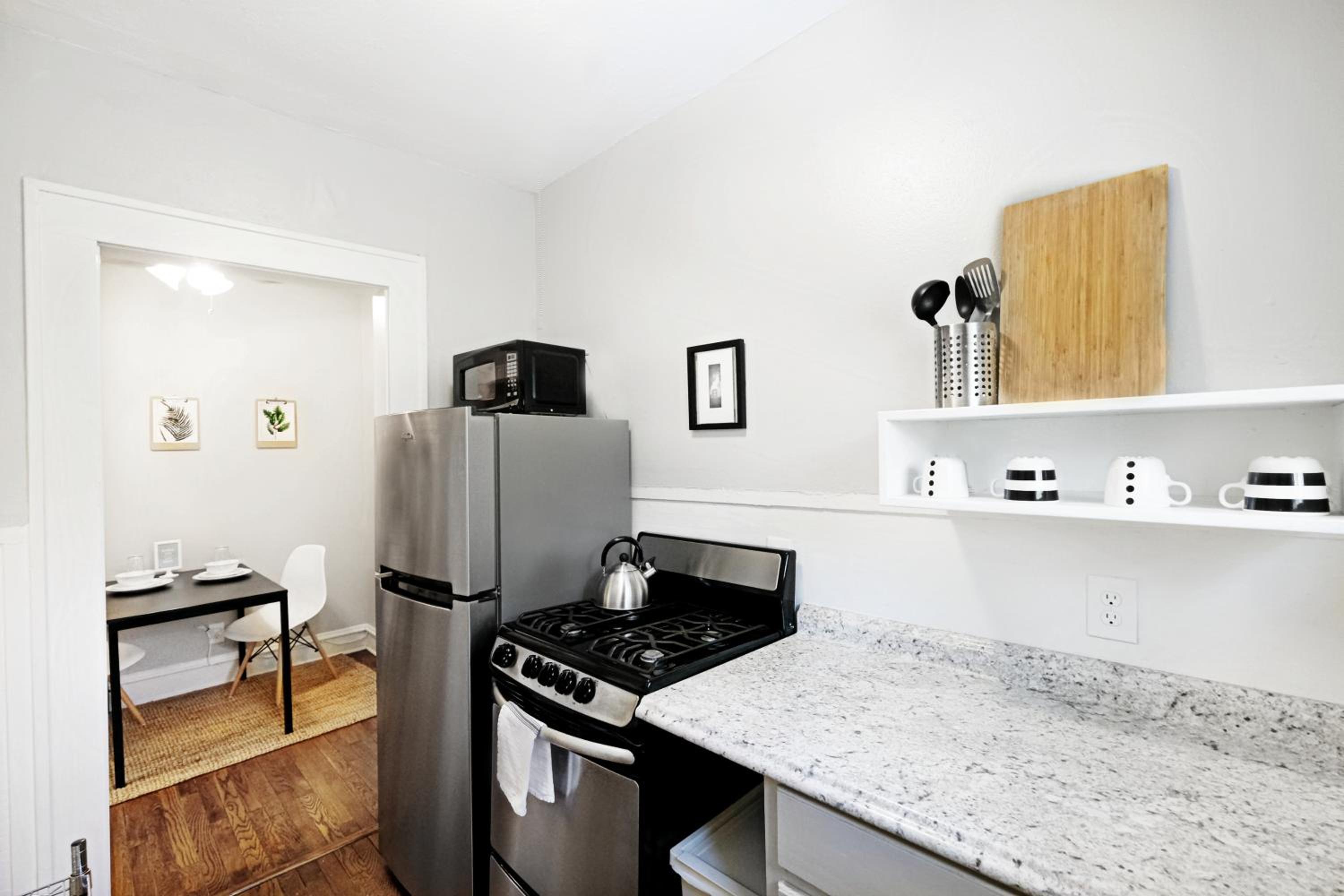 Studio Apartment - Photo 2