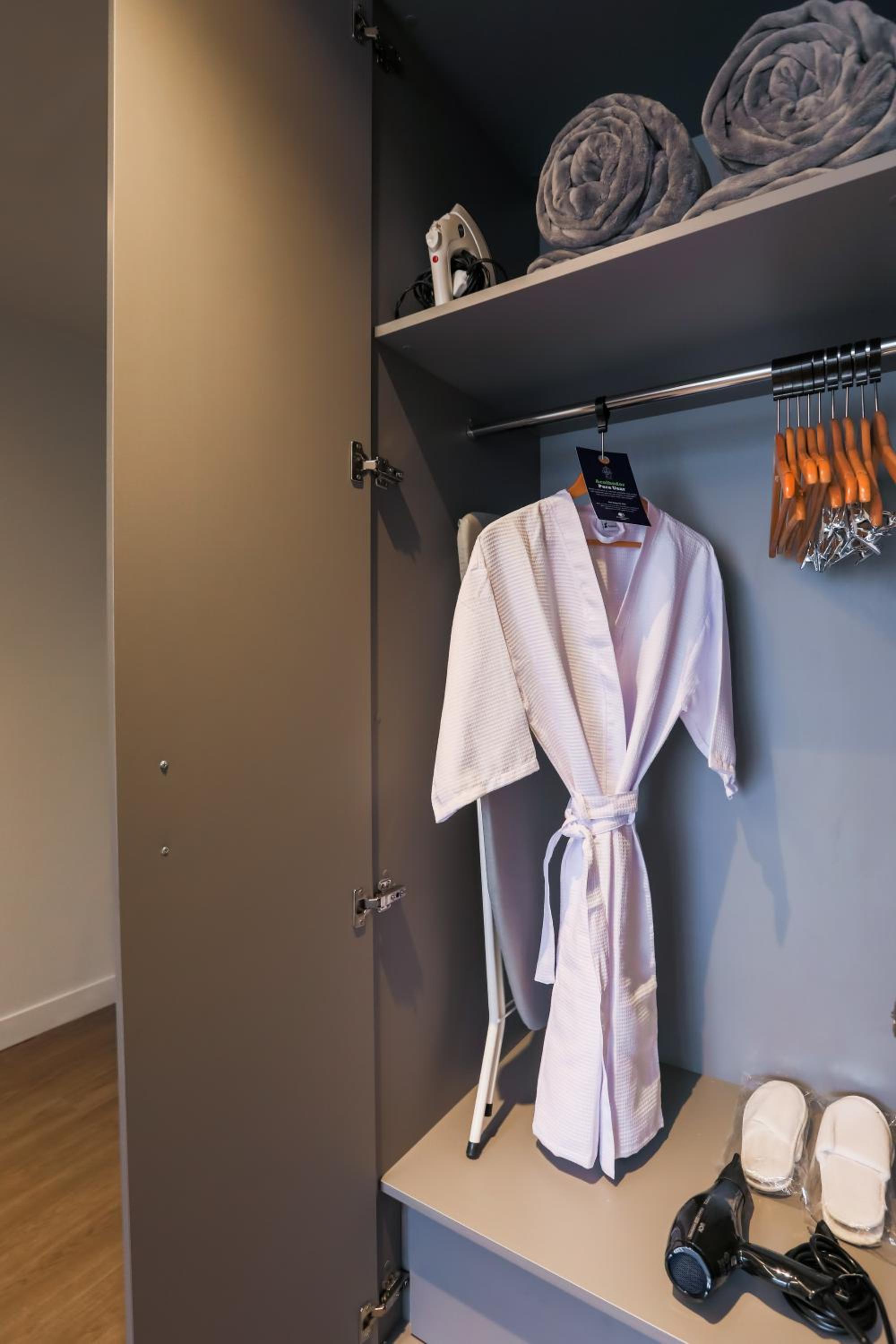 Deluxe Twin Room - Photo 8