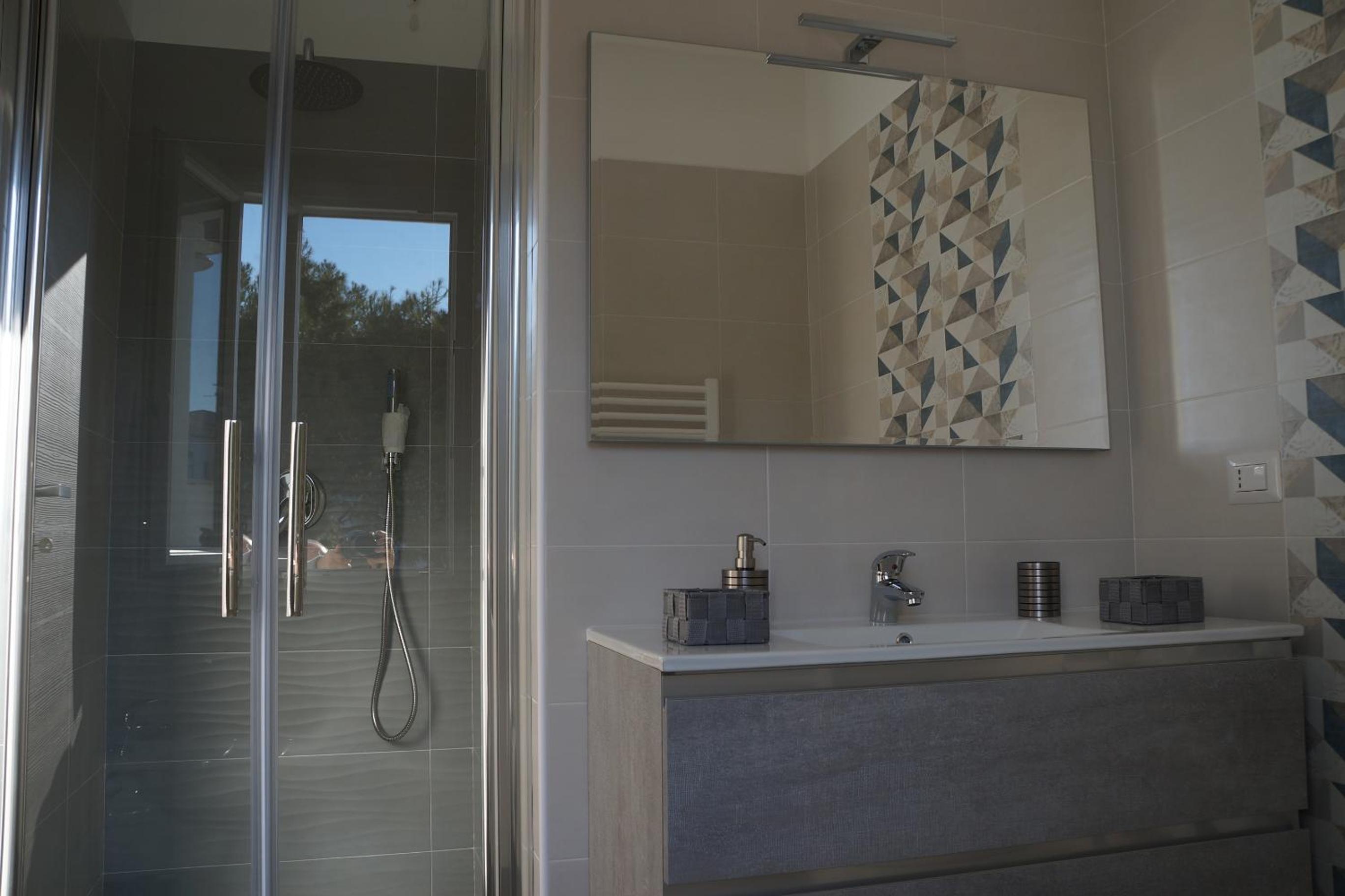 Deluxe Junior Suite - Photo 5
