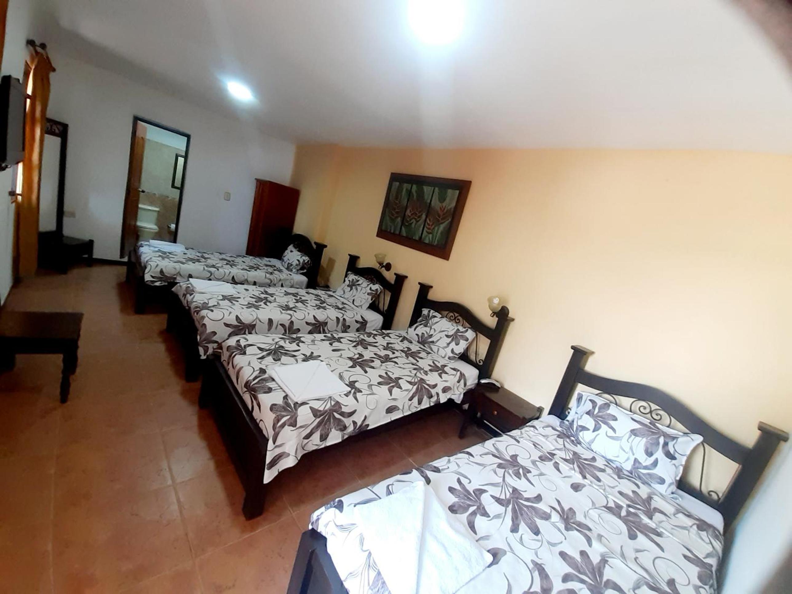 Quadruple Room with Private Bathroom photo 2