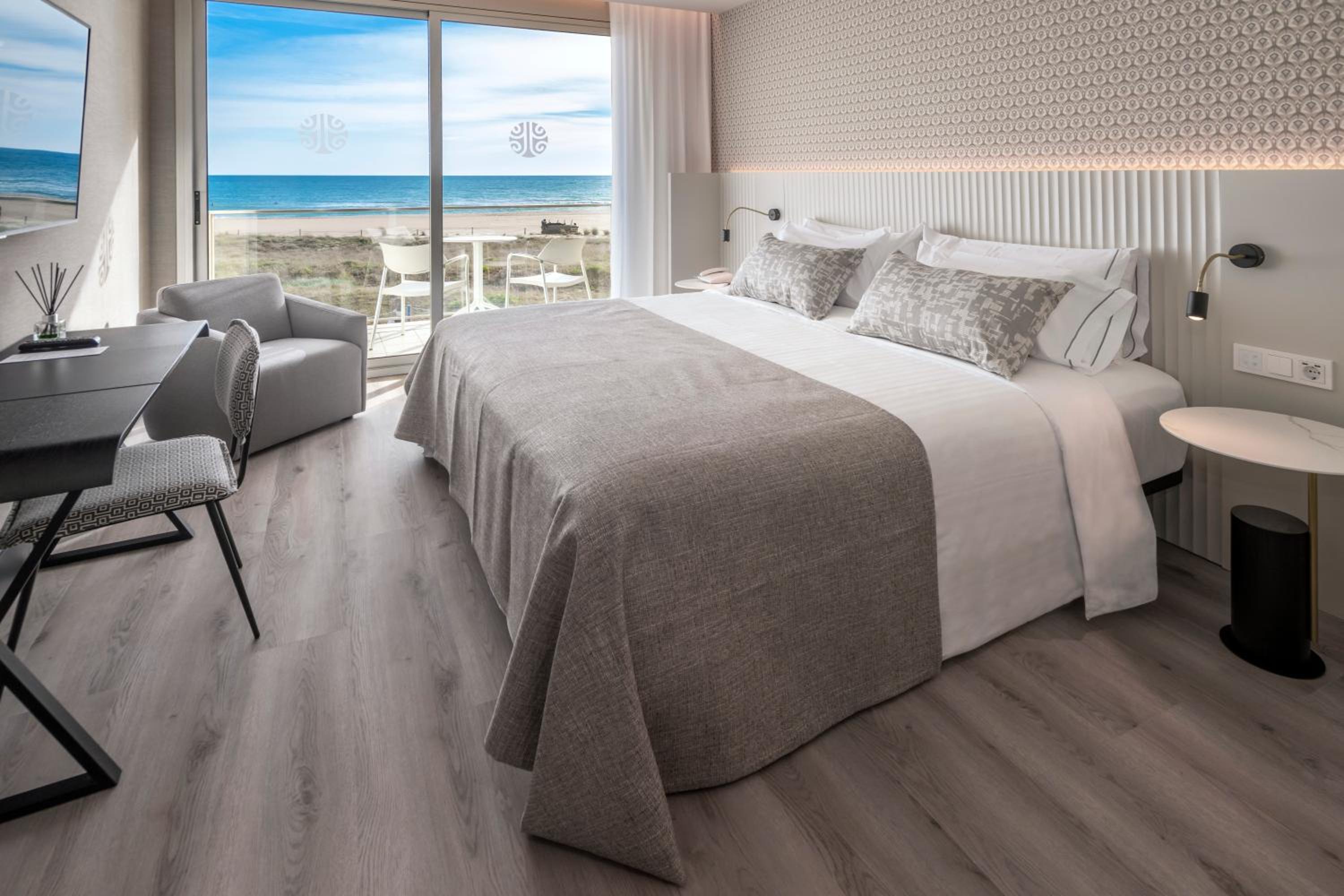 Double Room with Sea View - Photo 8