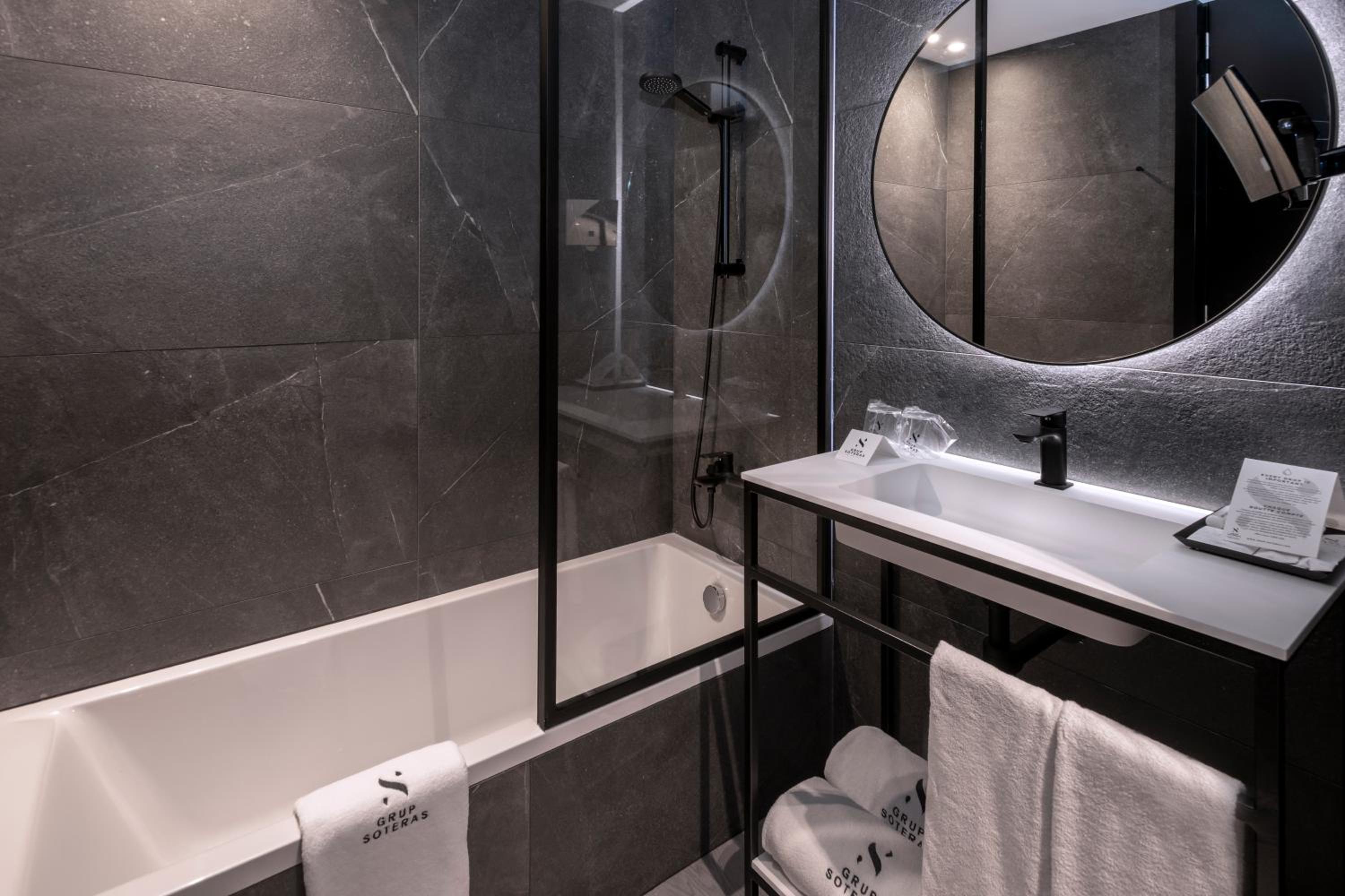 Double Room with Sea View - Photo 6