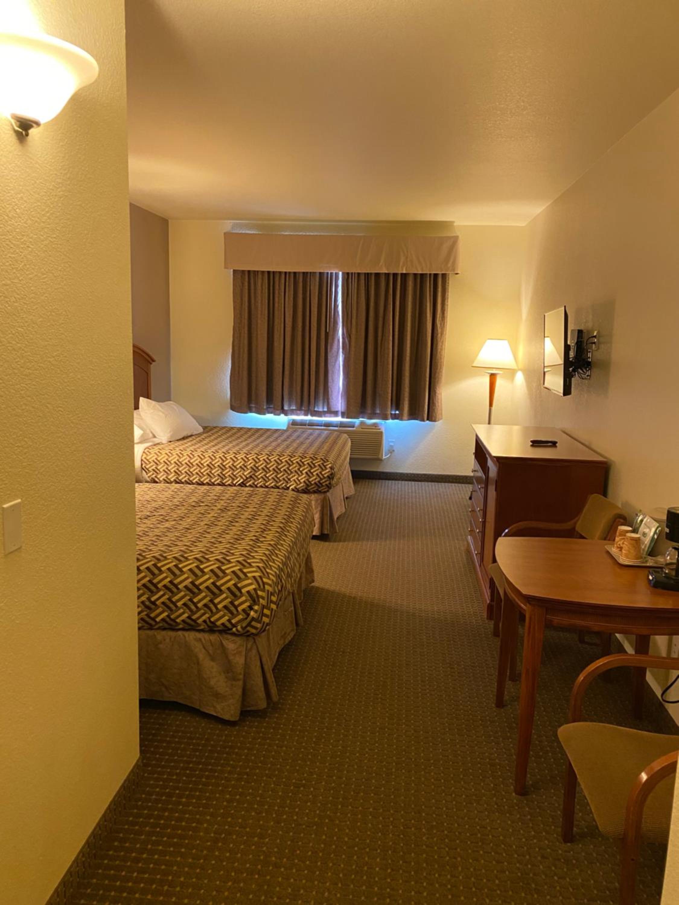 Queen Room with Two Queen Beds - Non-Smoking photo 1