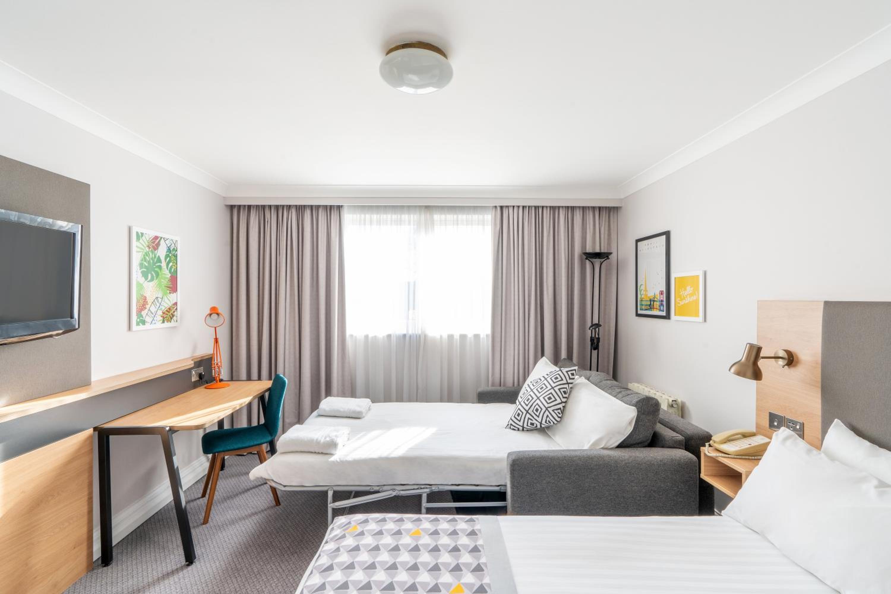 Double Room with Sofa Bed - Non-Smoking - Photo 9