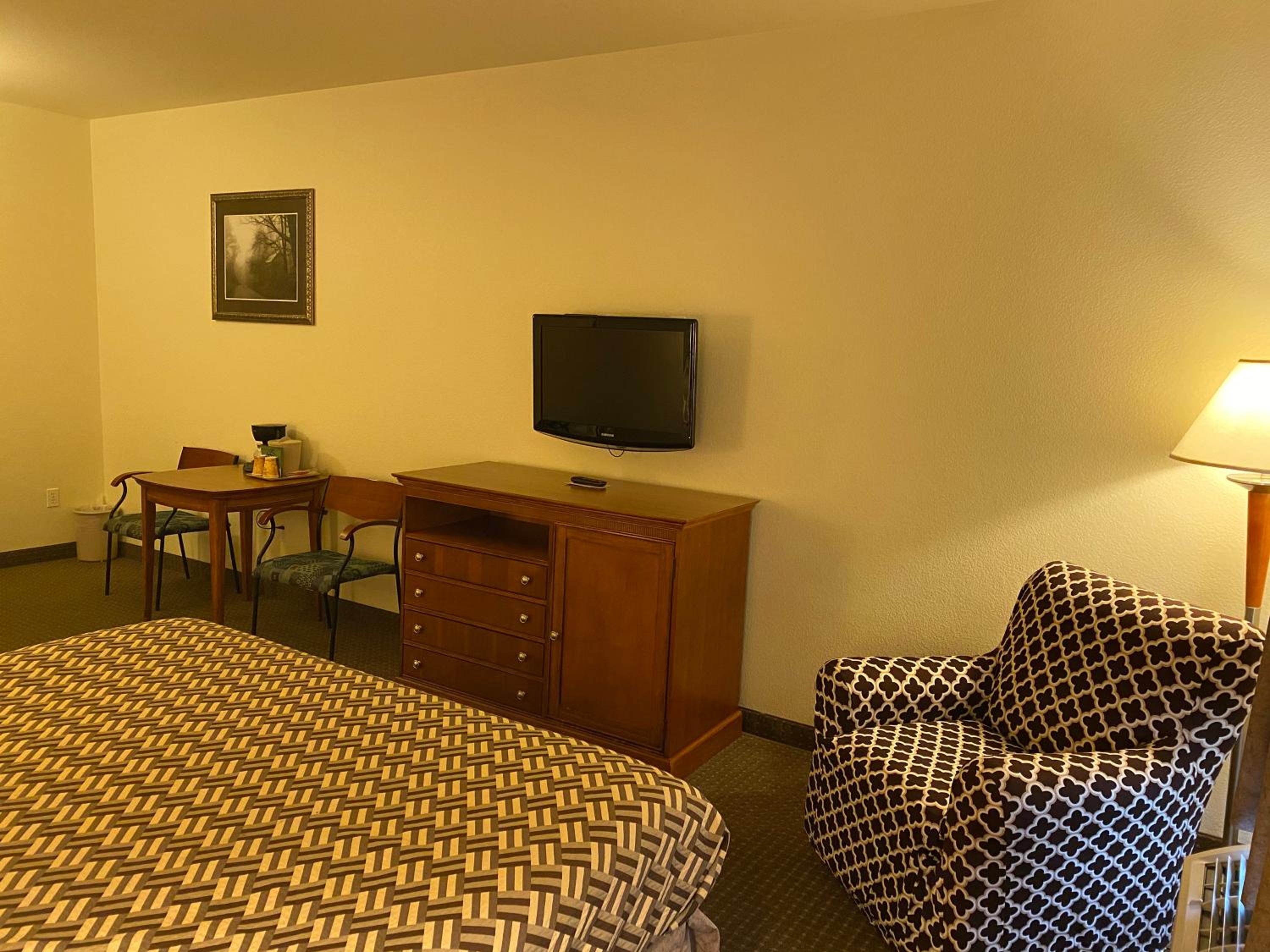 King Room - Non-Smoking photo 3
