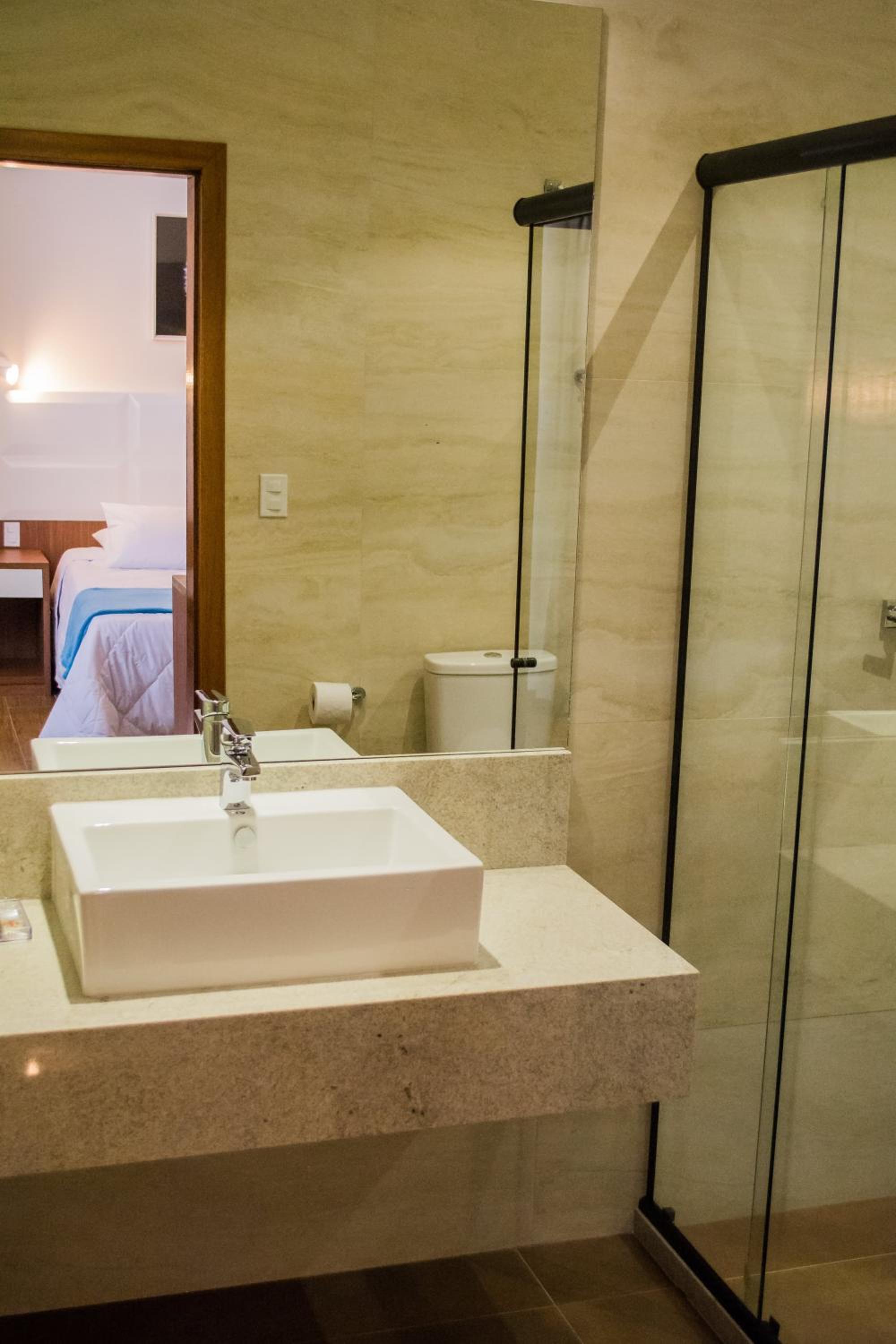 Deluxe Suite with Spa Bath - Photo 4