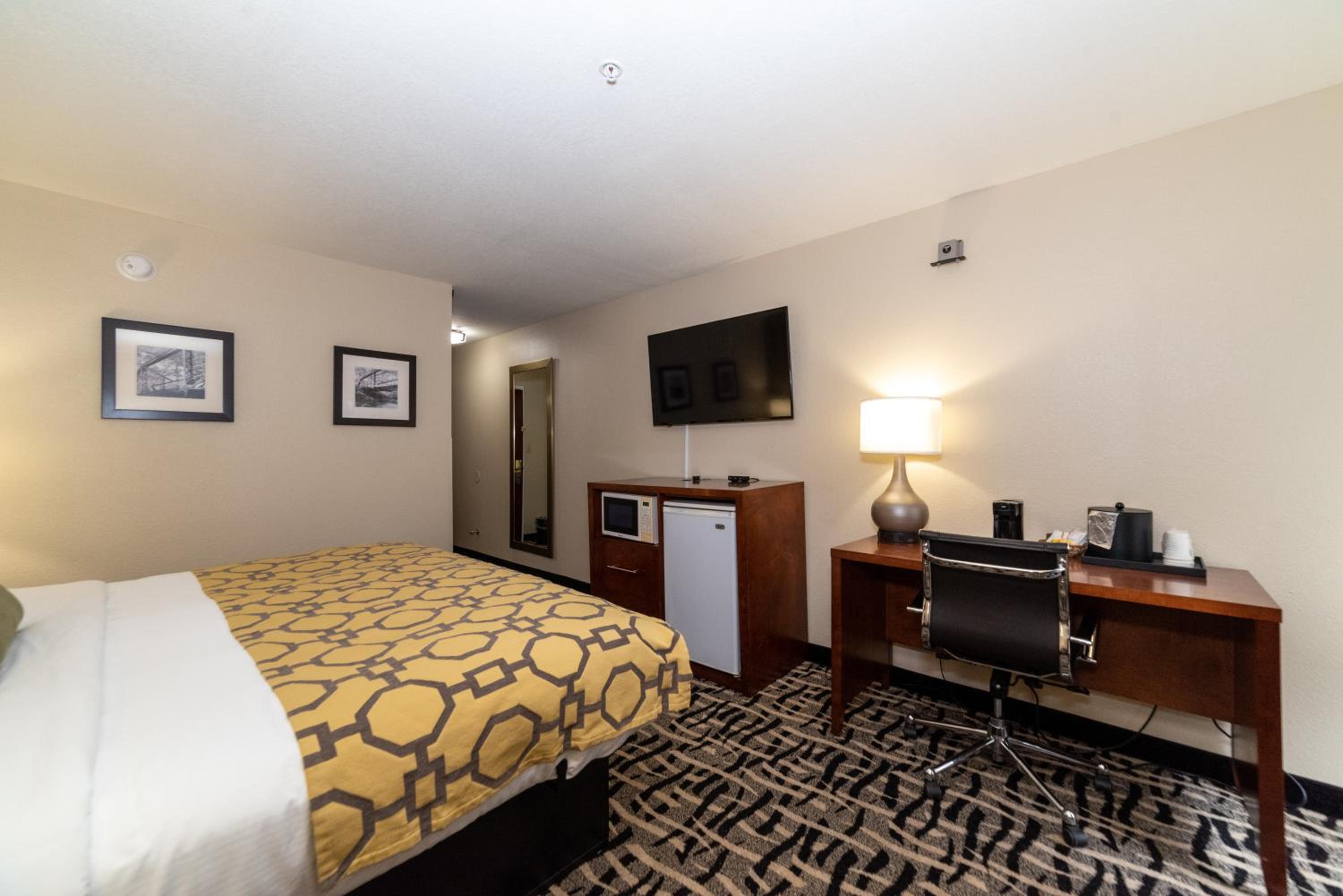Deluxe King Room - Mobility Access/Non-Smoking - Photo 6