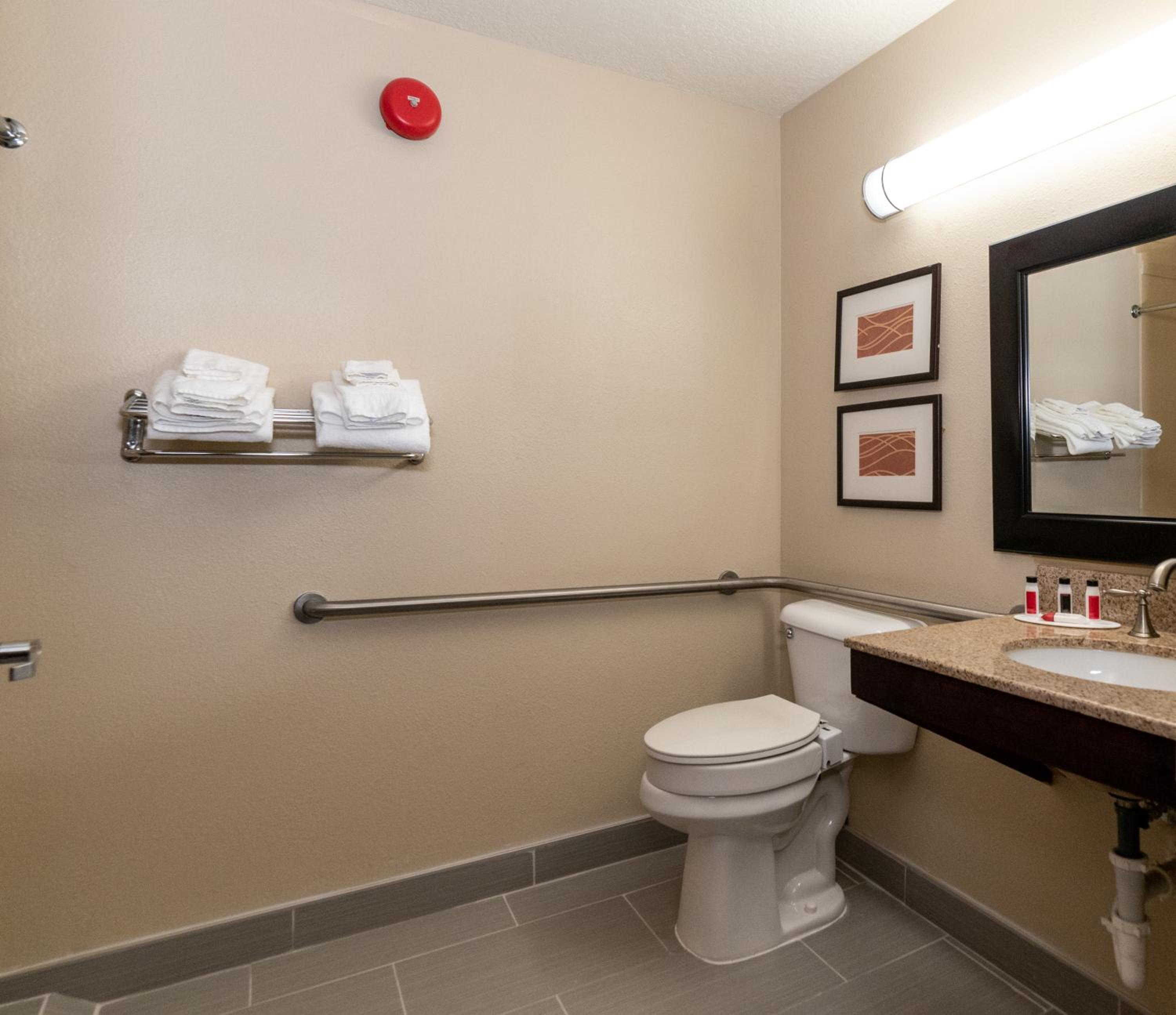 Deluxe King Room - Mobility Access/Non-Smoking - Photo 3