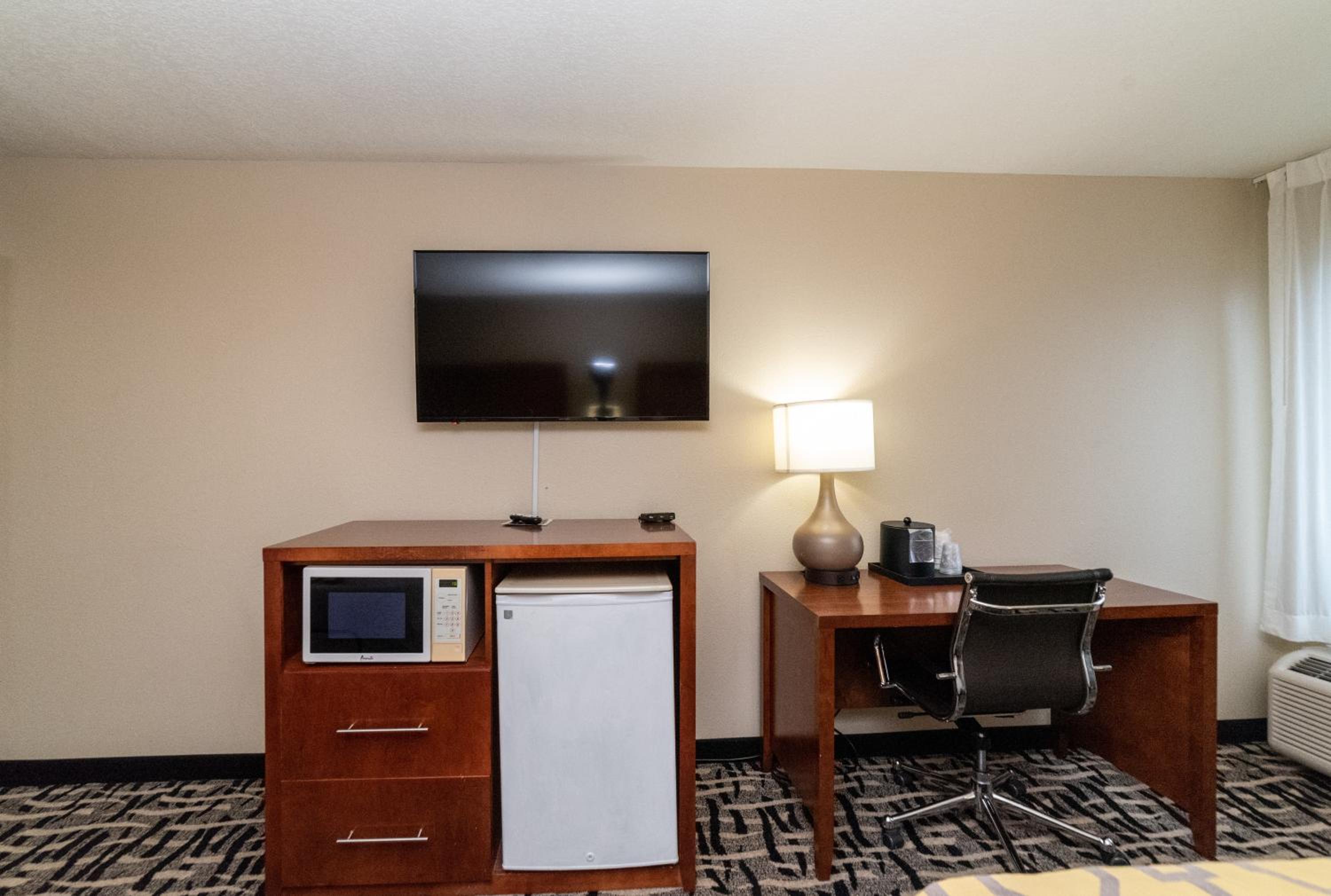 Deluxe King Room - Mobility Access/Non-Smoking - Photo 1