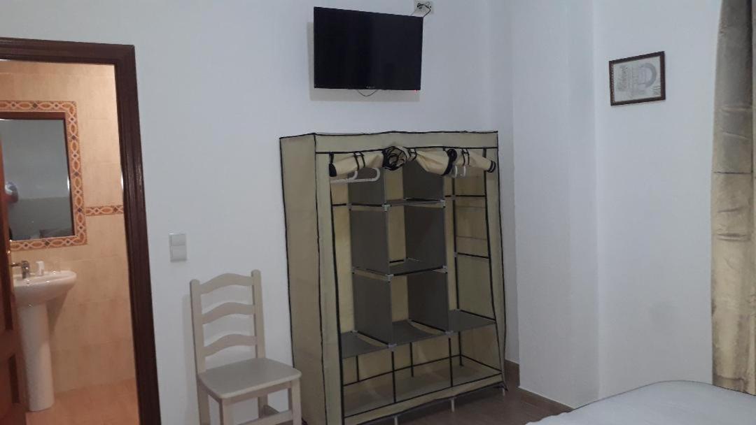 Twin Room - Photo 3