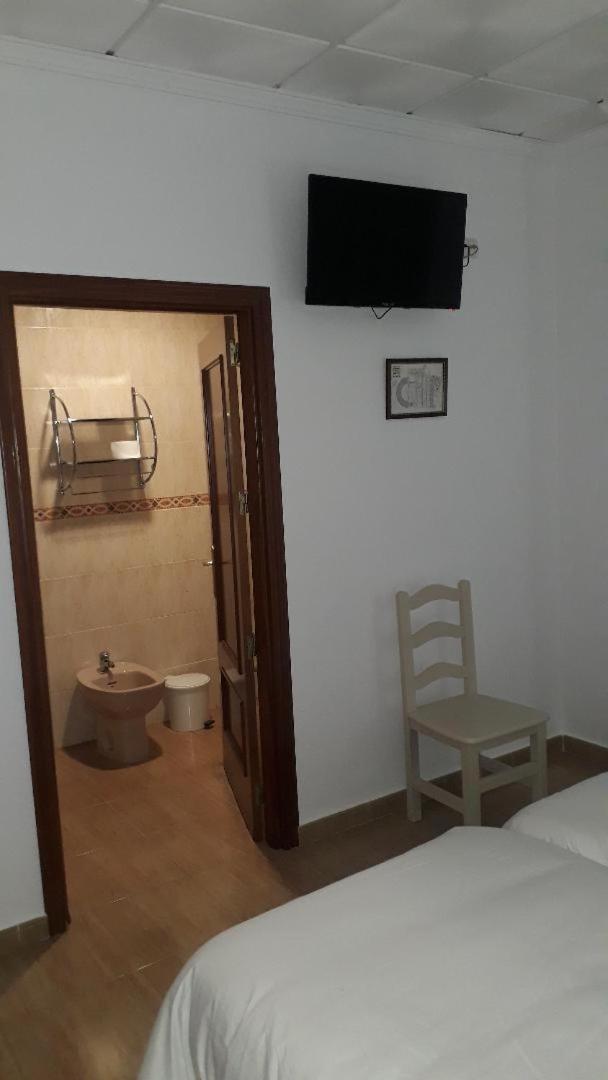 Twin Room - Photo 2