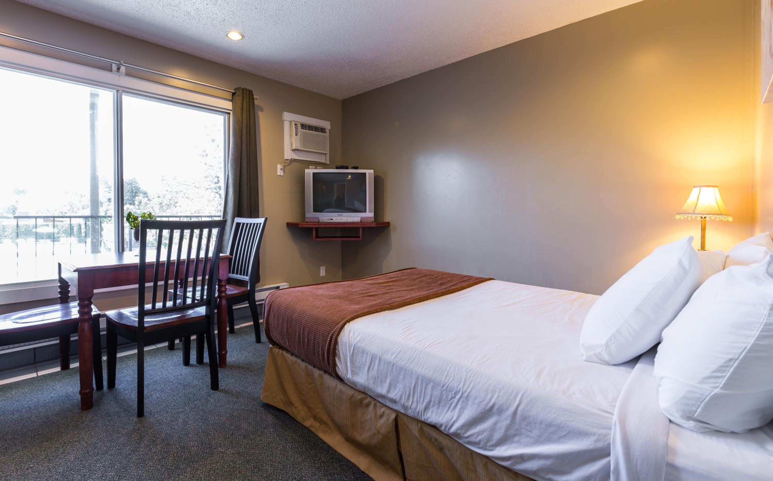 One-Bedroom Suite - Photo 1