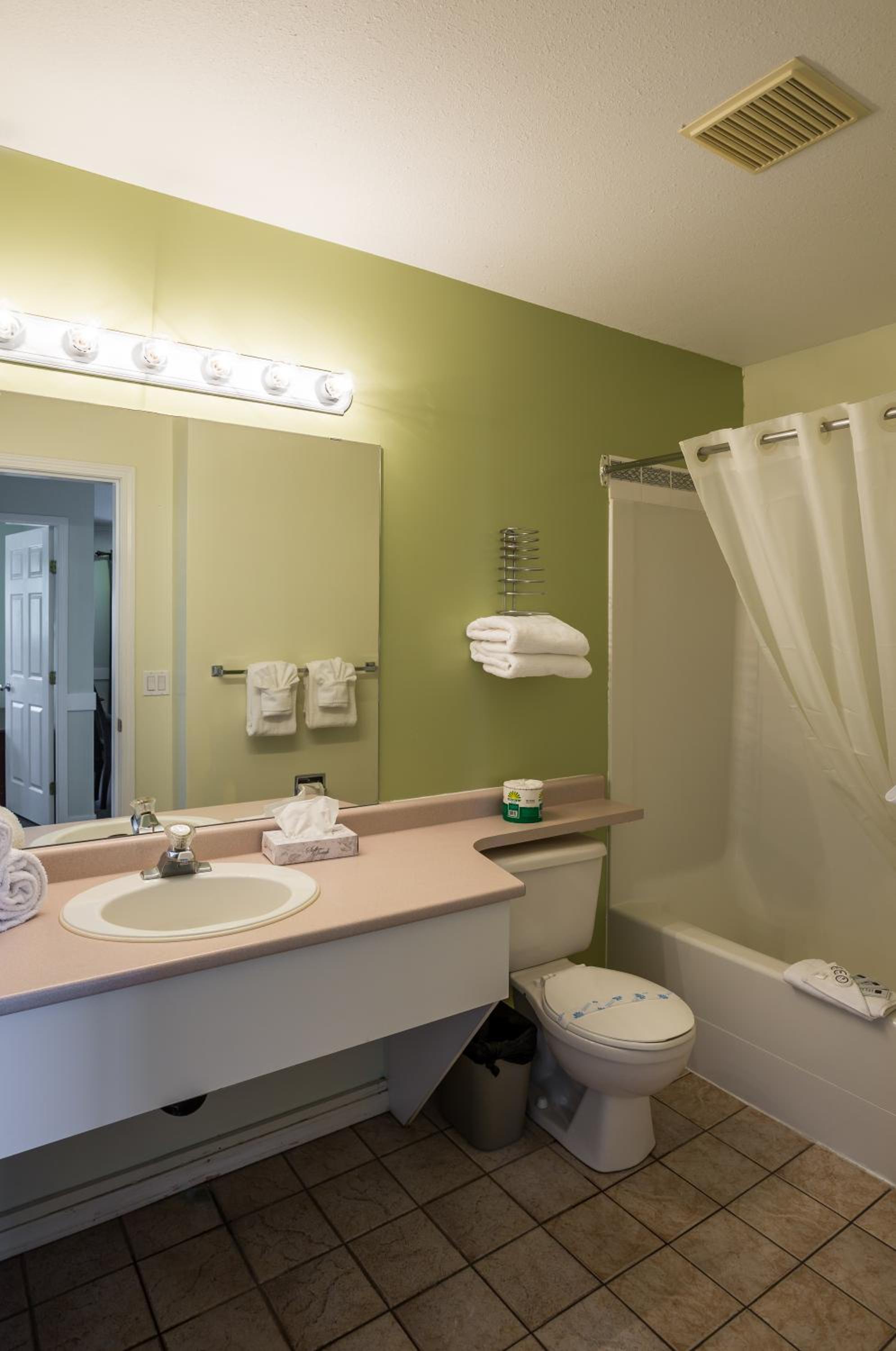 Two-Bedroom Suite - Photo 3