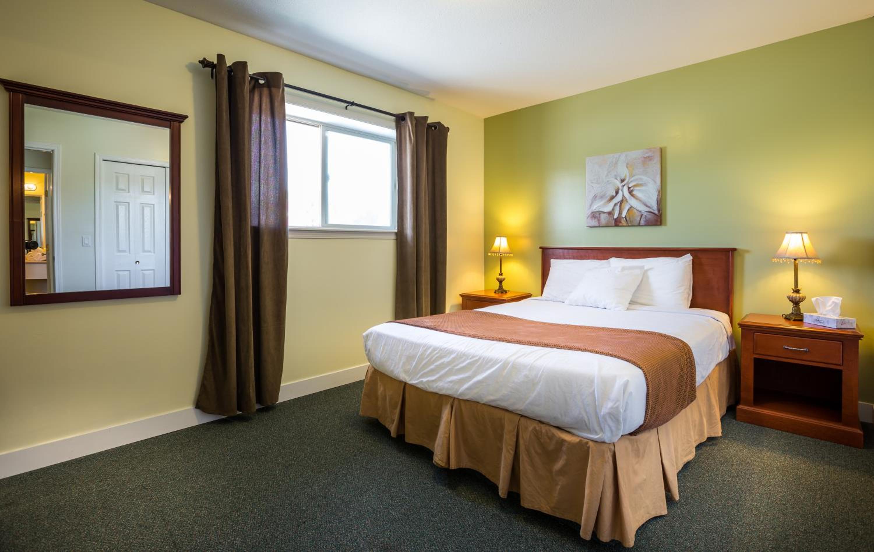 Two-Bedroom Suite - Photo 2