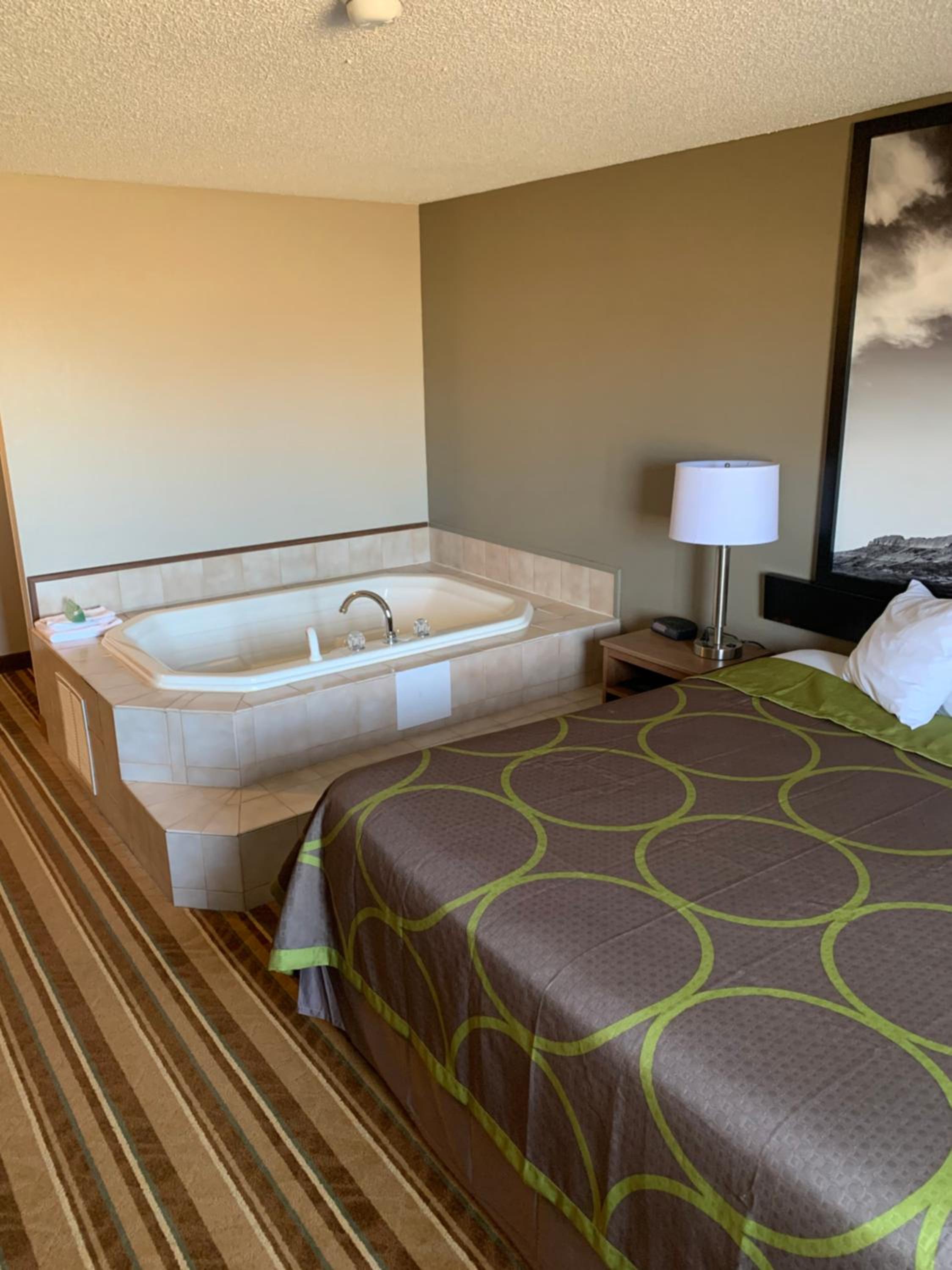 King Room with Jetted Tub - Non-Smoking