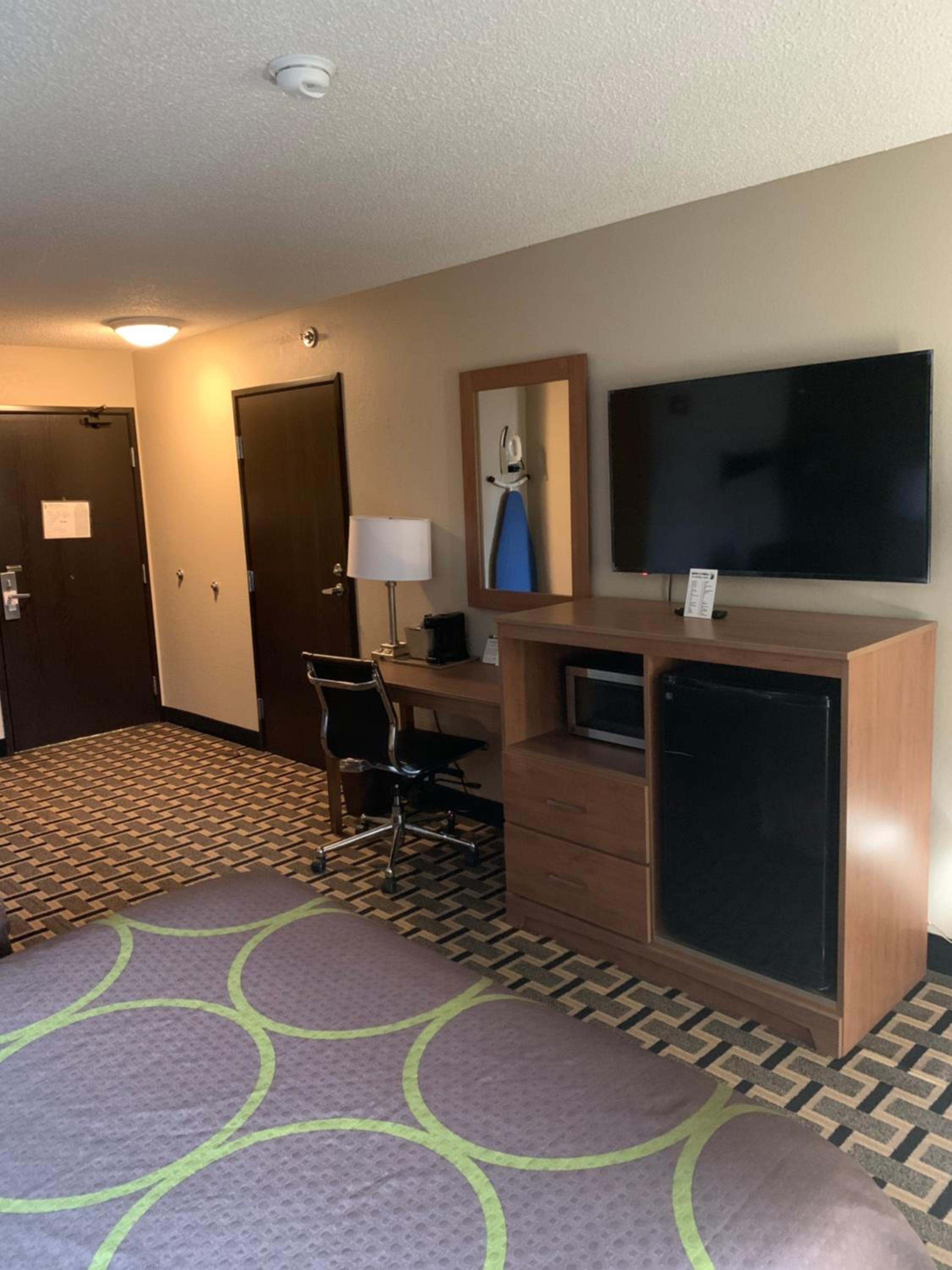 Queen Room - Mobility Access/Non-Smoking