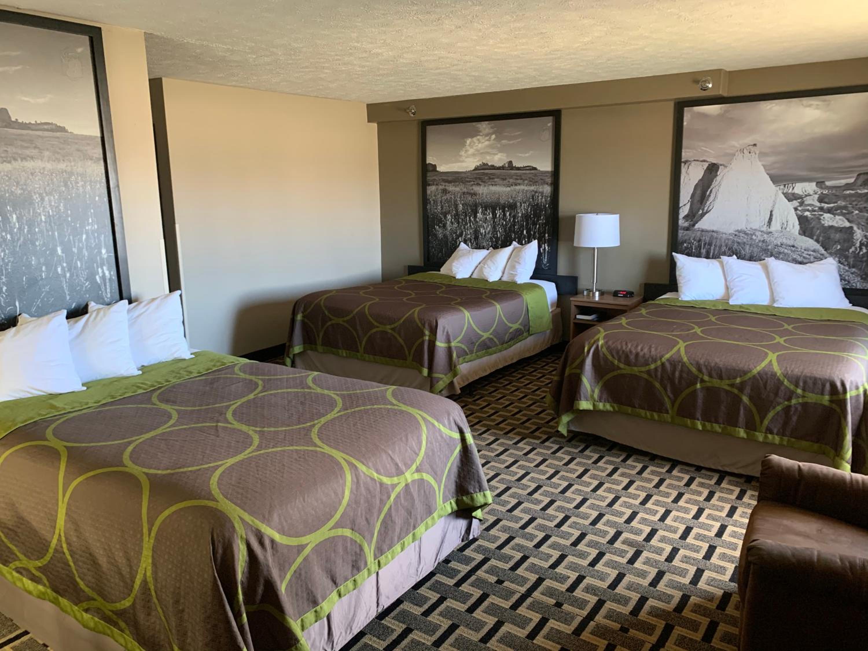 Room with Two Queen Beds and One Double Bed - Non-Smoking