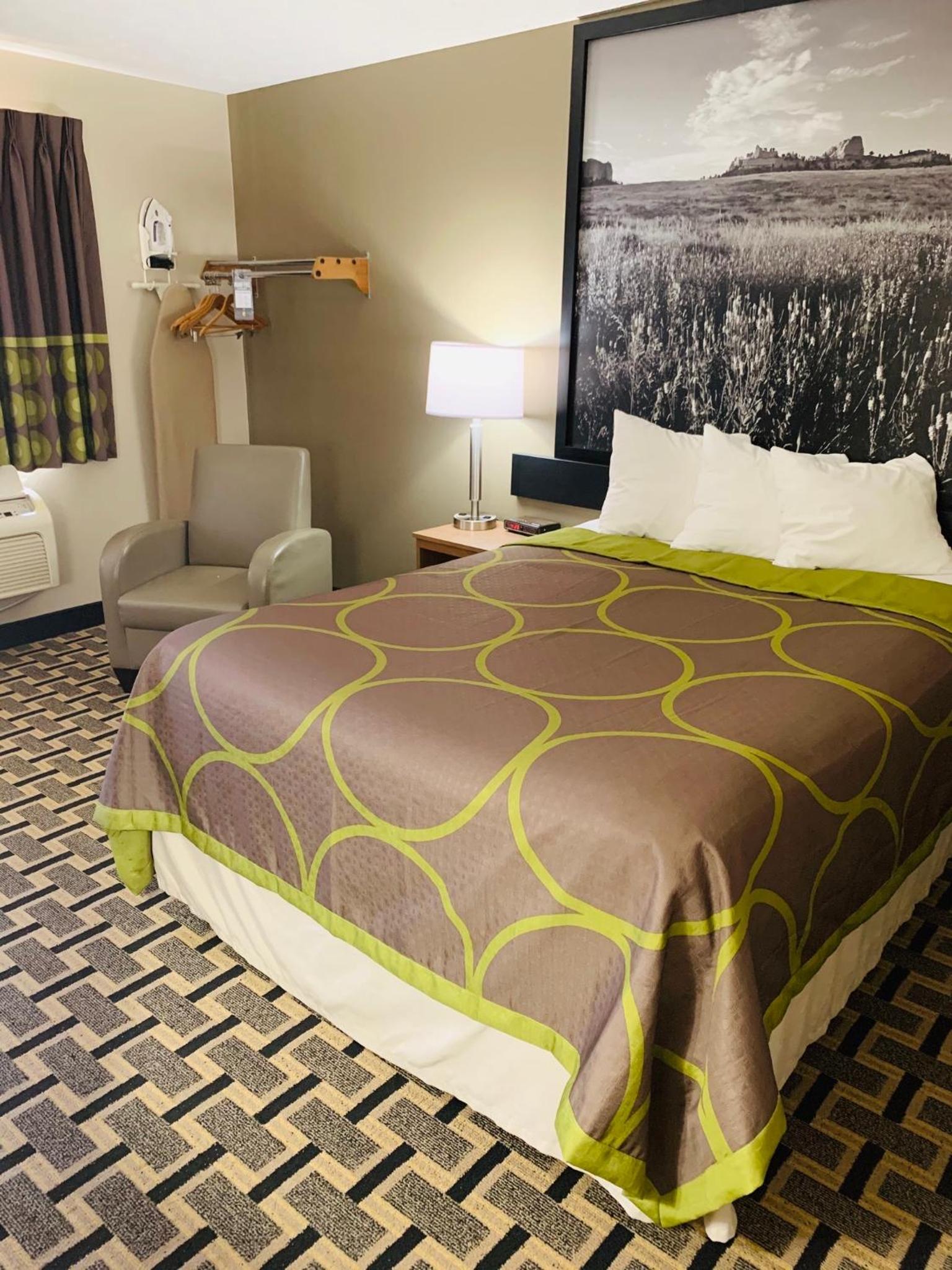 Standard Room with One Queen Bed - Non-Smoking
