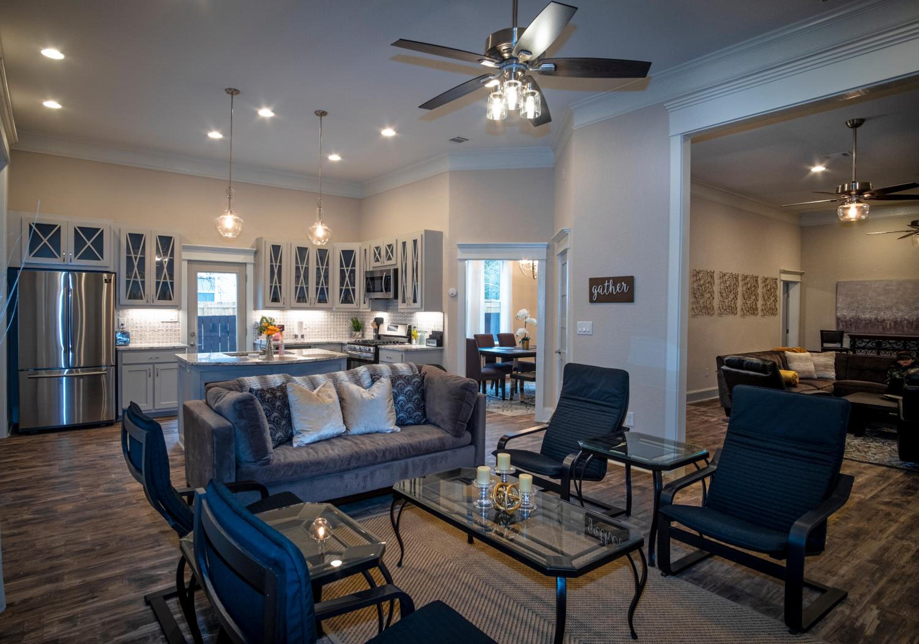 Five-Bedroom House - Photo 8
