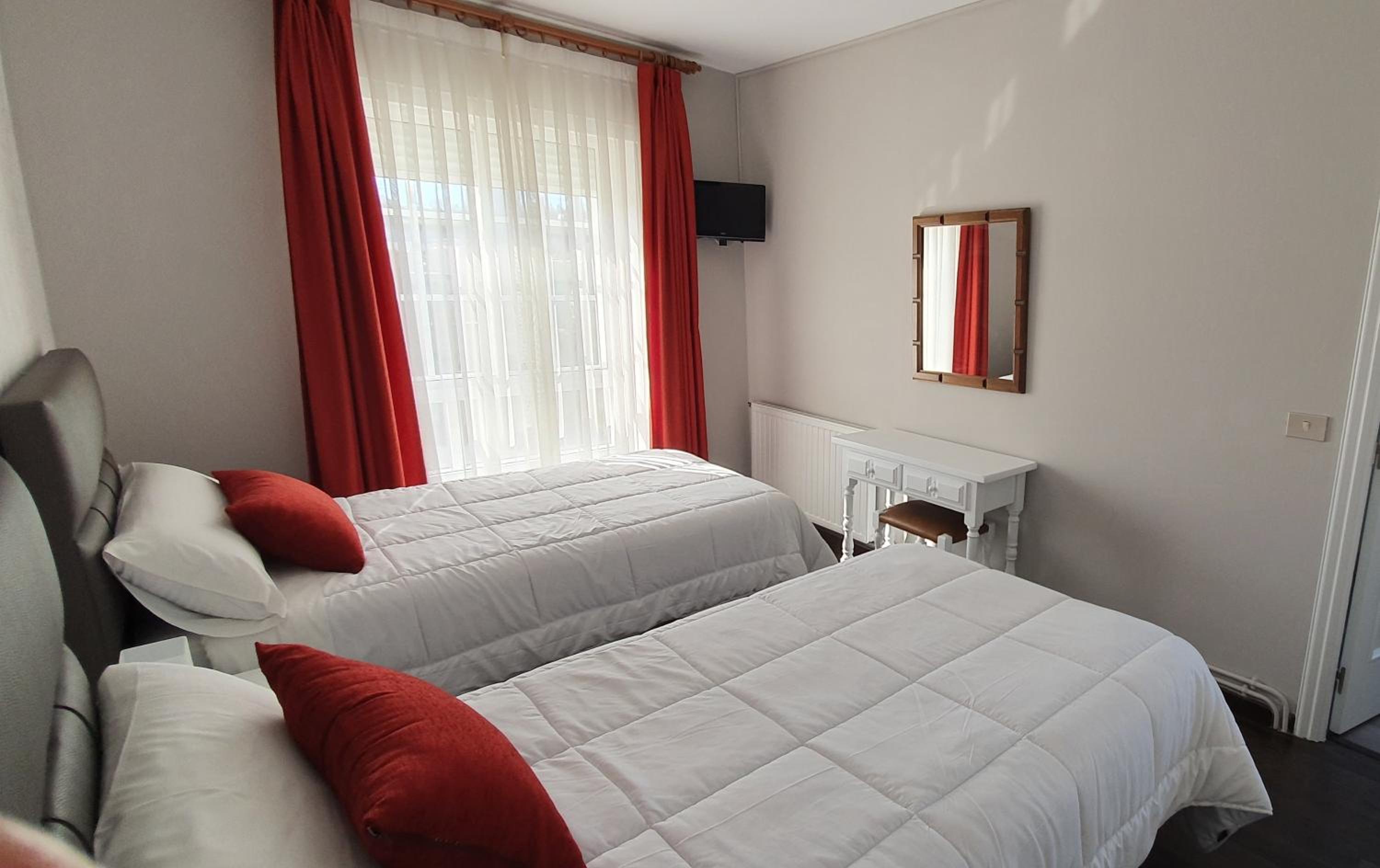 Double or Twin Room - Photo 2