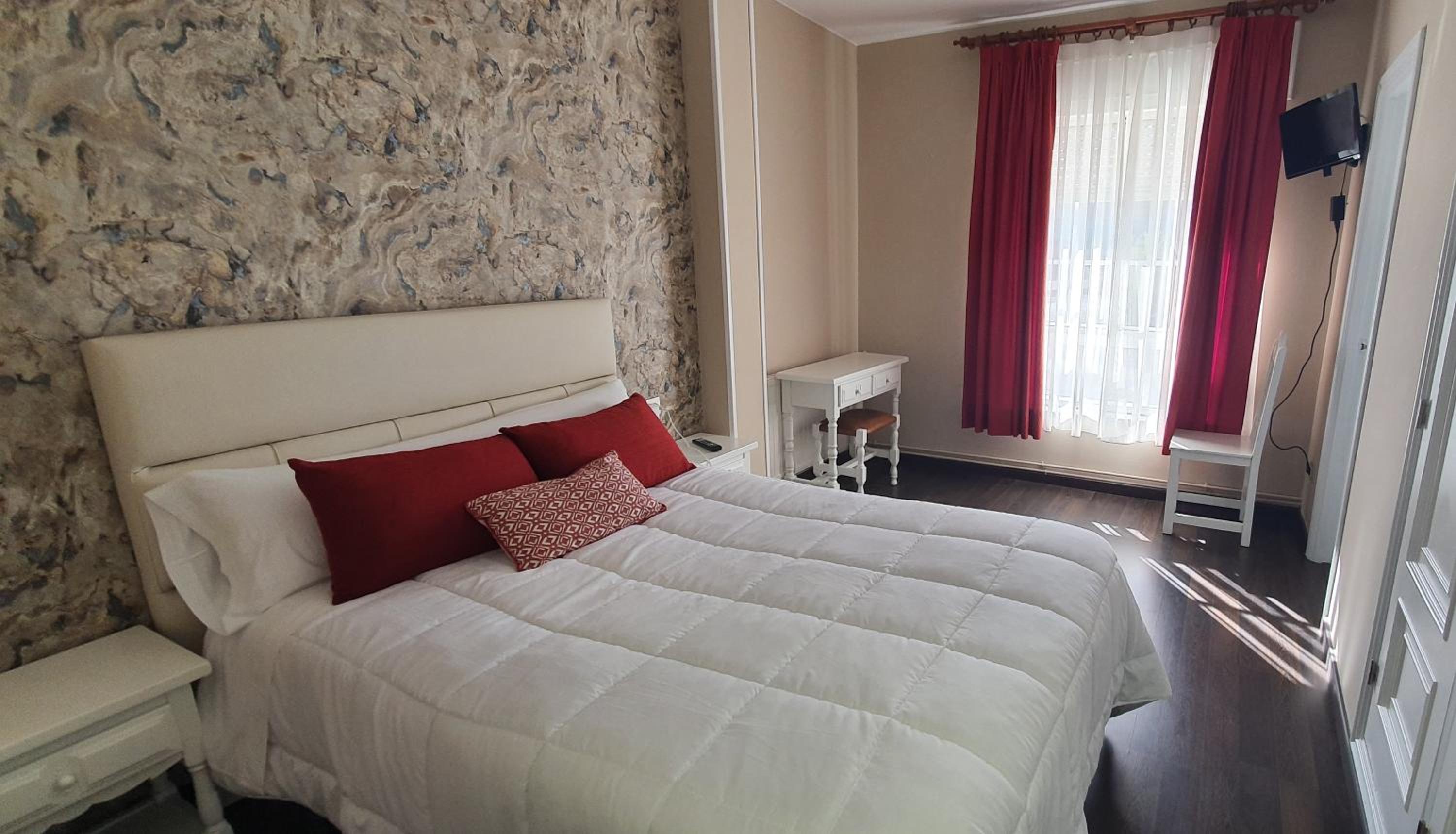 Double or Twin Room - Photo 1
