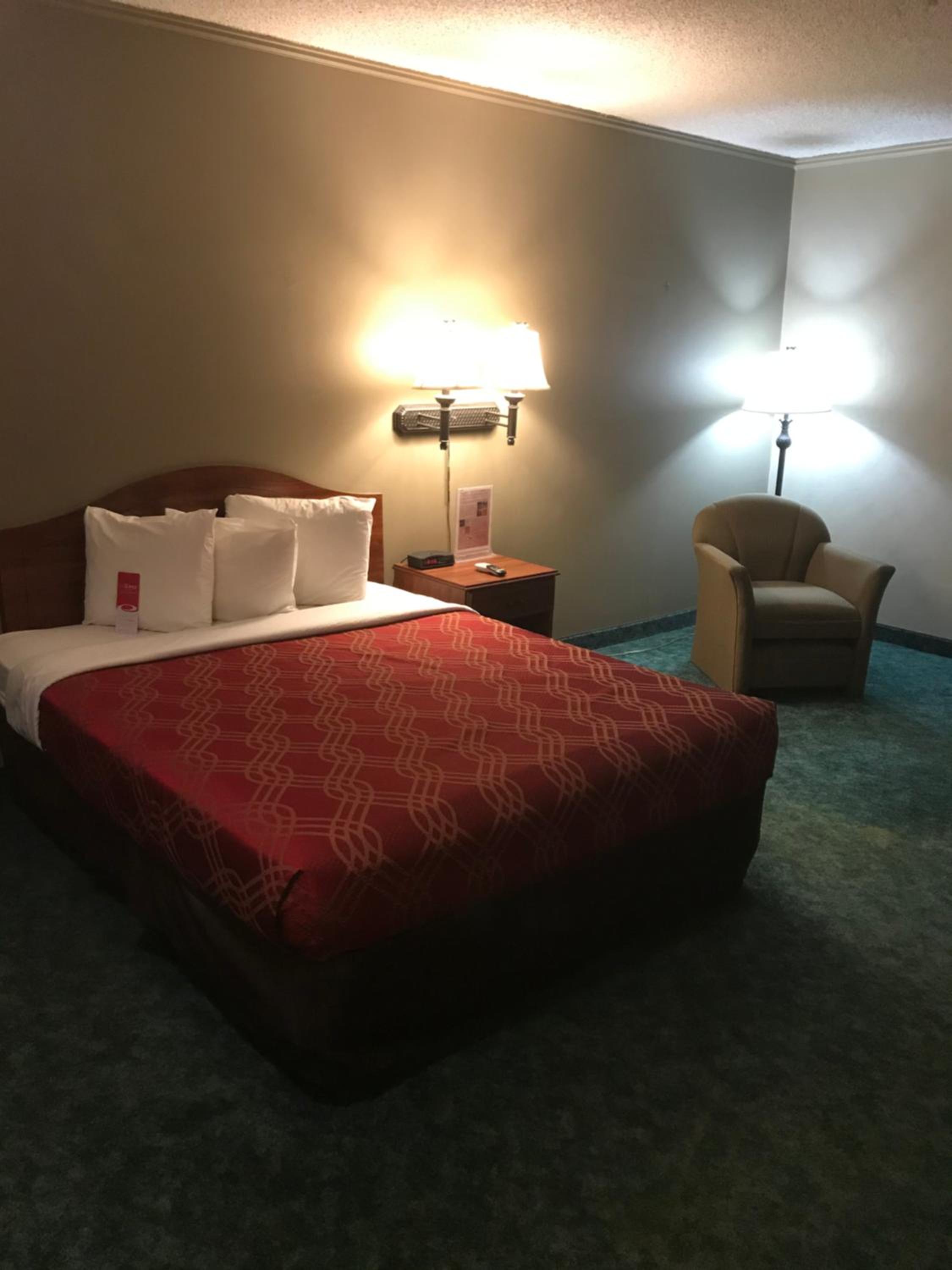 Classic Queen Room - Non-Smoking - Photo 1