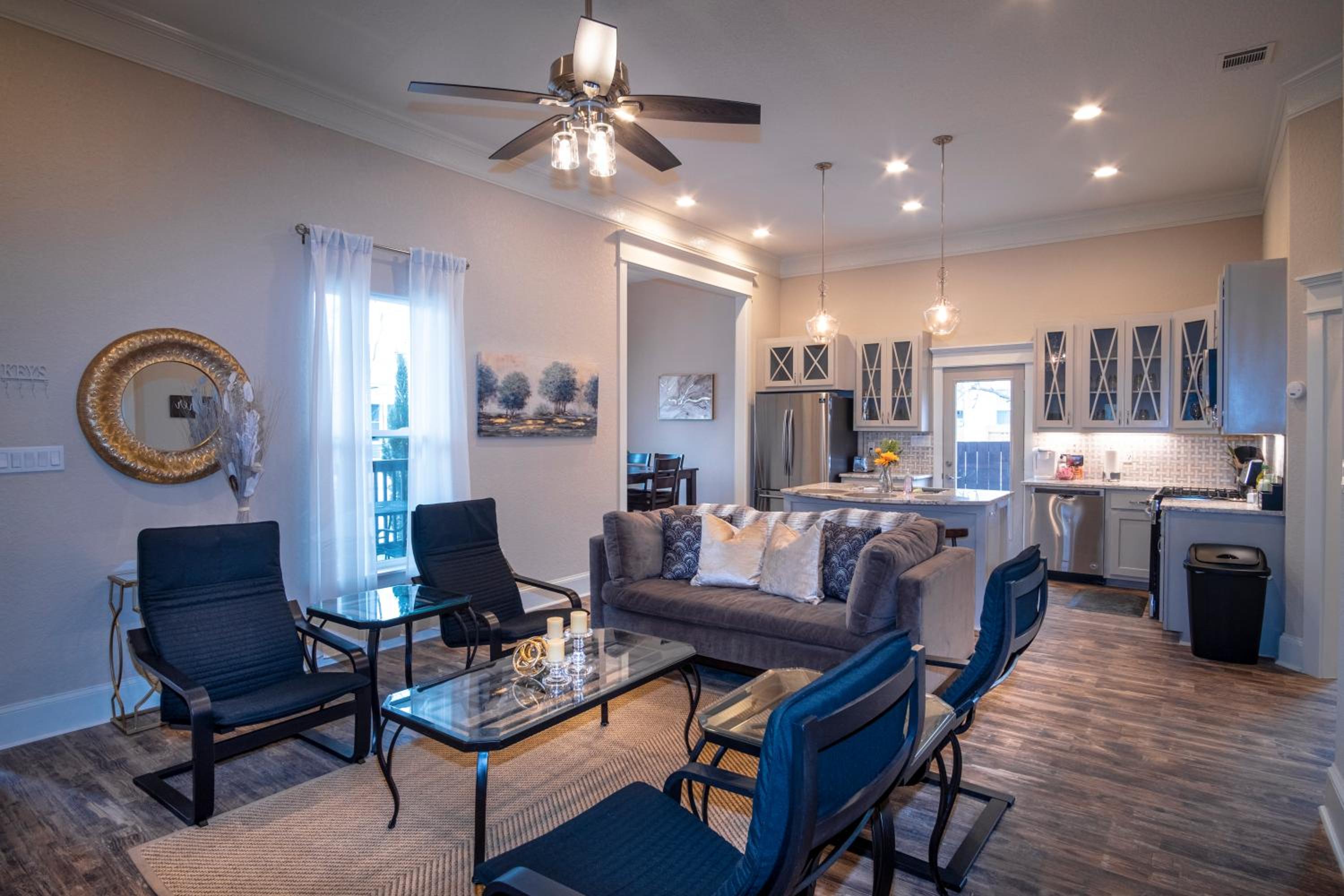 Five-Bedroom House - Photo 27
