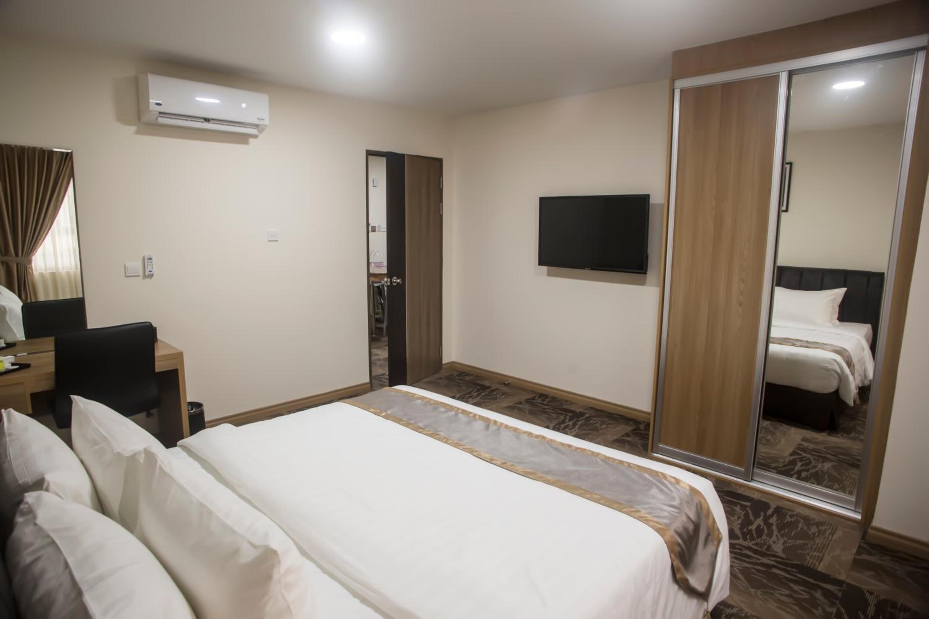 One-Bedroom King Suite photo 1