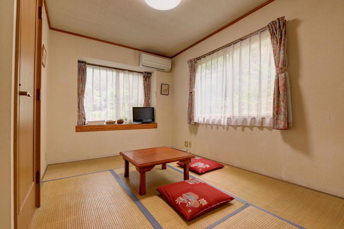Japanese-Style Triple Room with Shared Bathroom photo 2