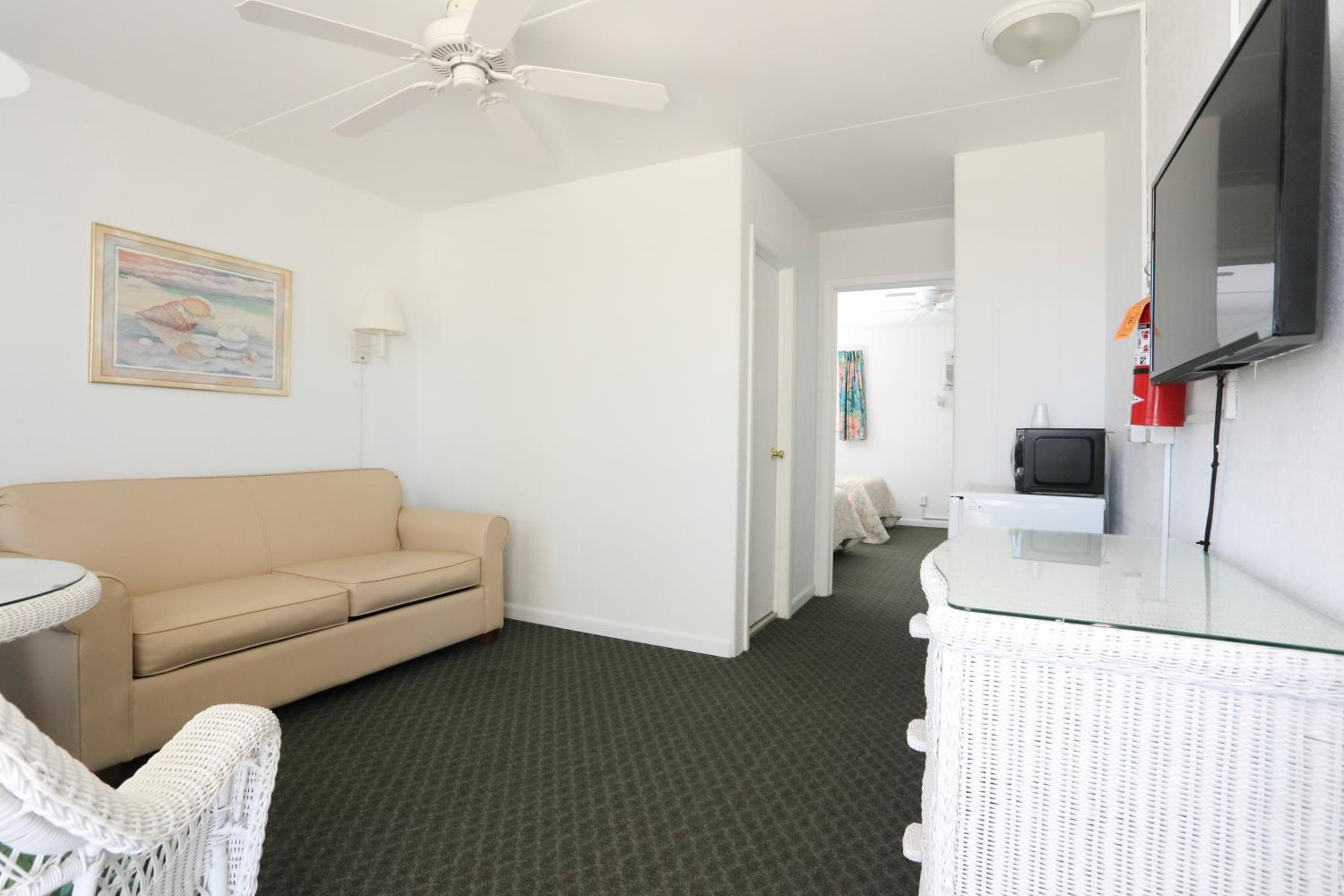 One-Bedroom Apartment - Photo 1