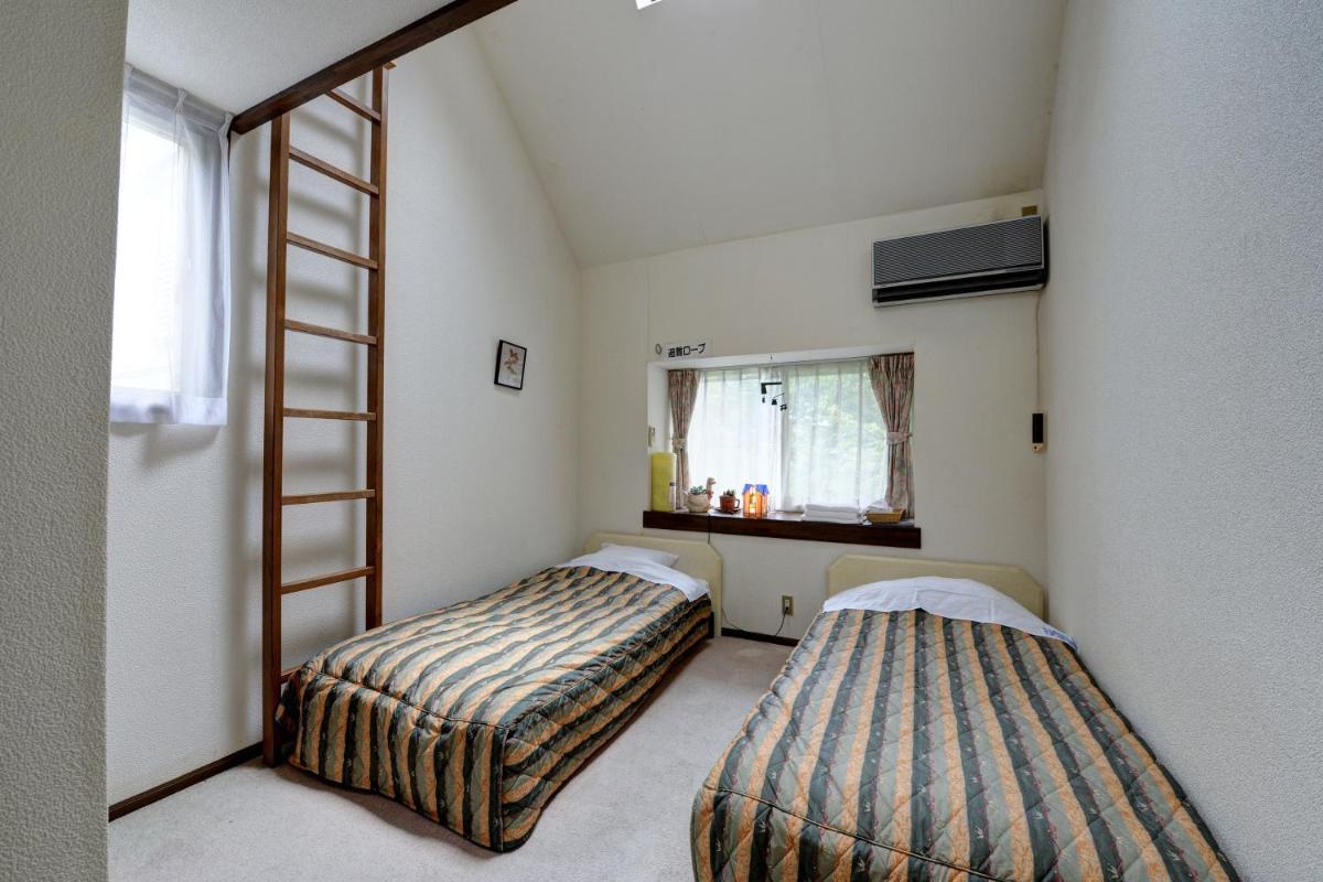Triple Room with Shared Bathroom photo 3