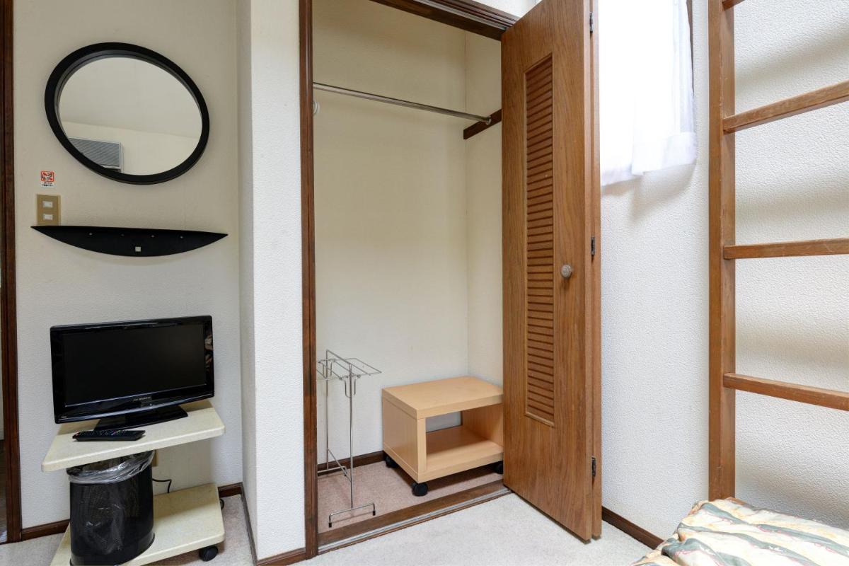 Triple Room with Shared Bathroom photo 2