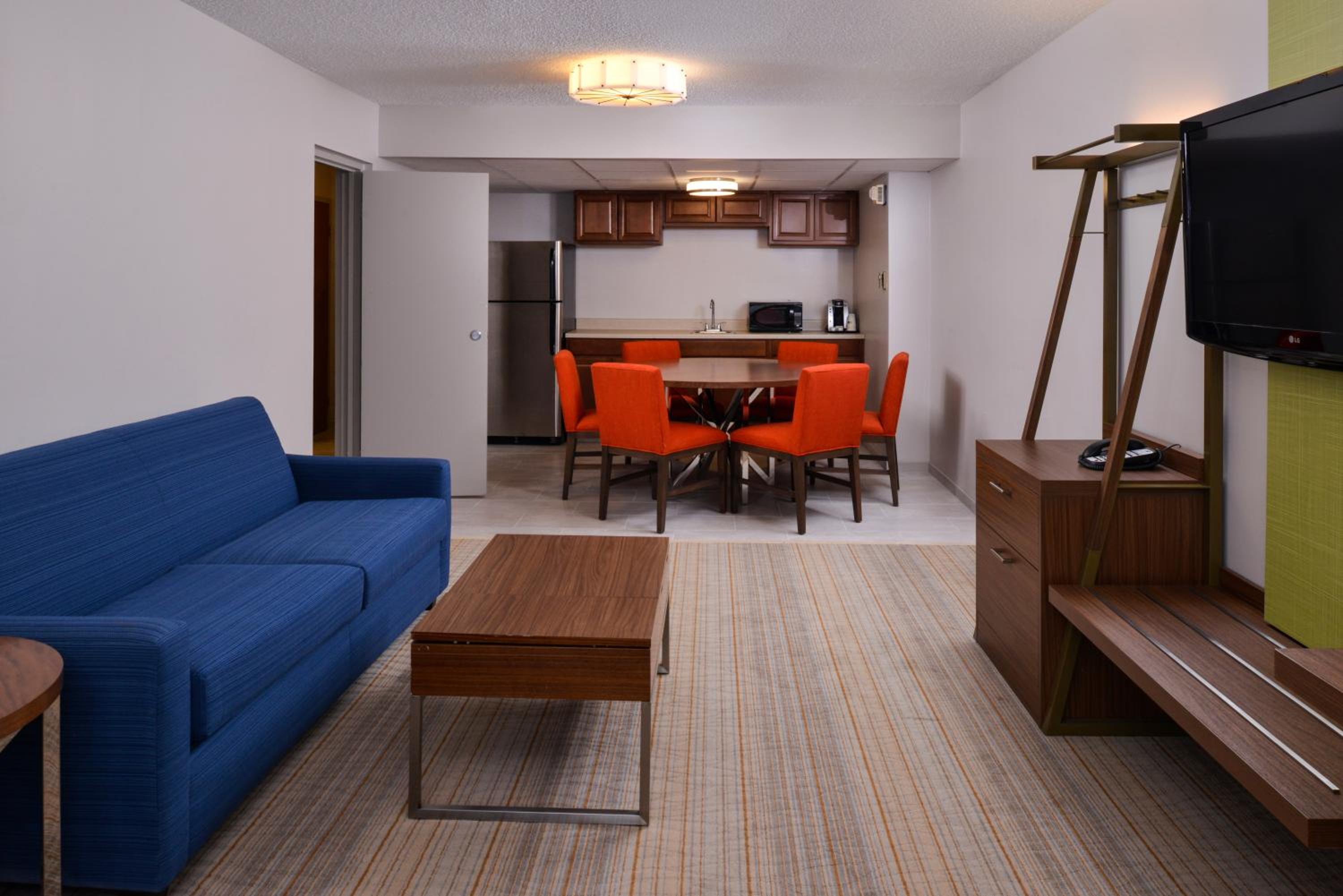 One-Bedroom King Suite with Sofa Bed - Photo 6