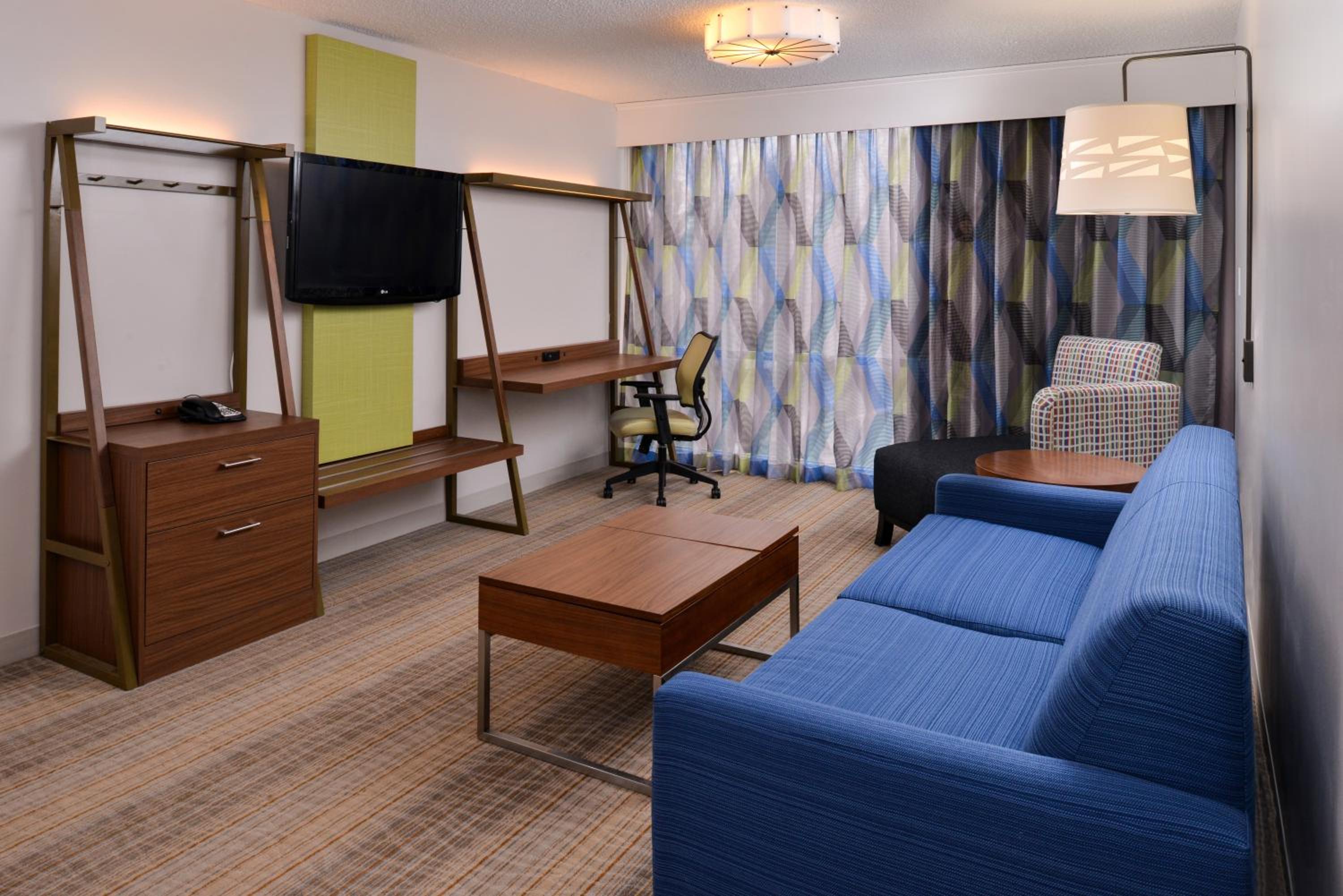 One-Bedroom King Suite with Sofa Bed - Photo 5