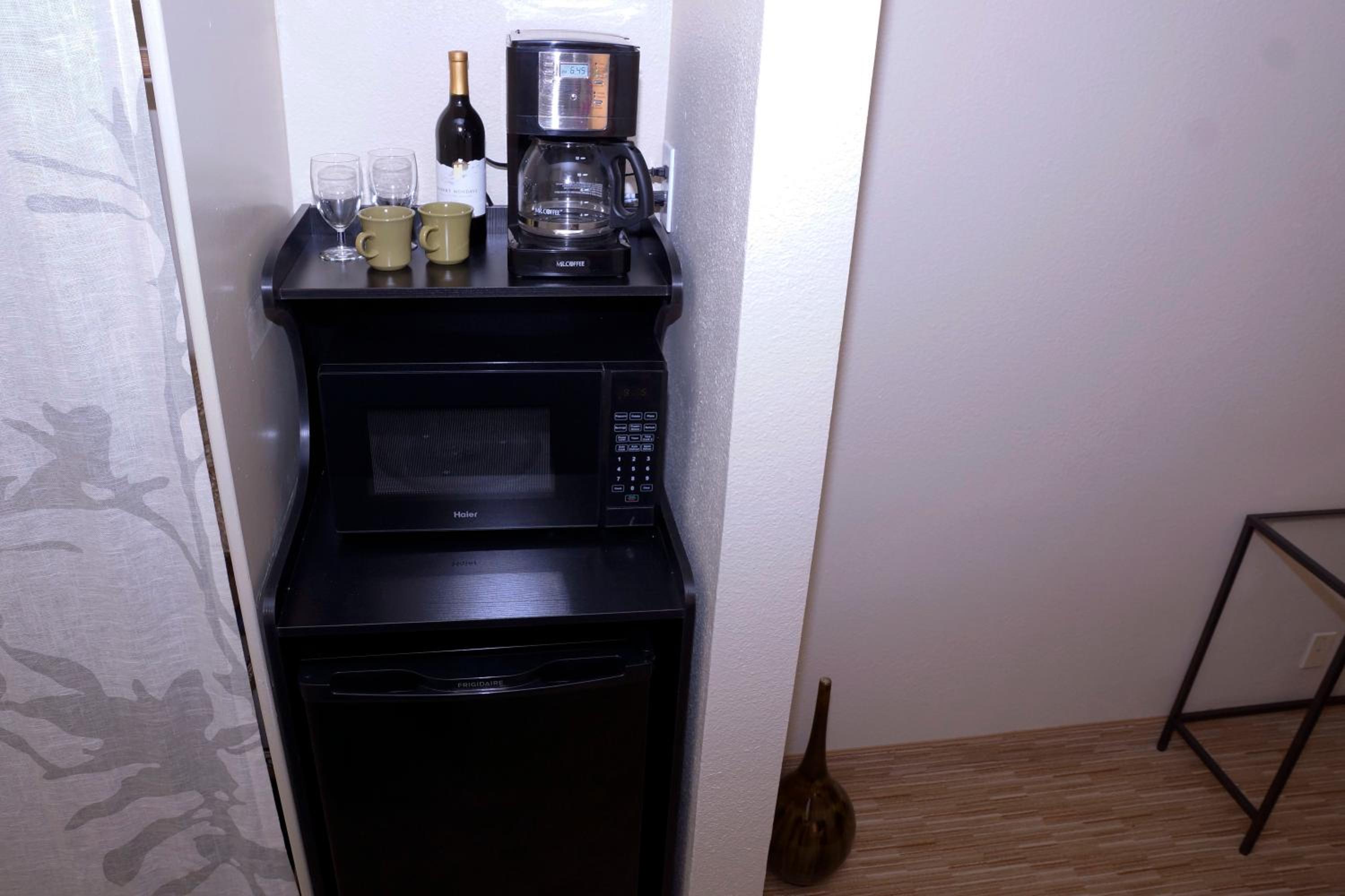Standard Room, 1 full bed photo 3