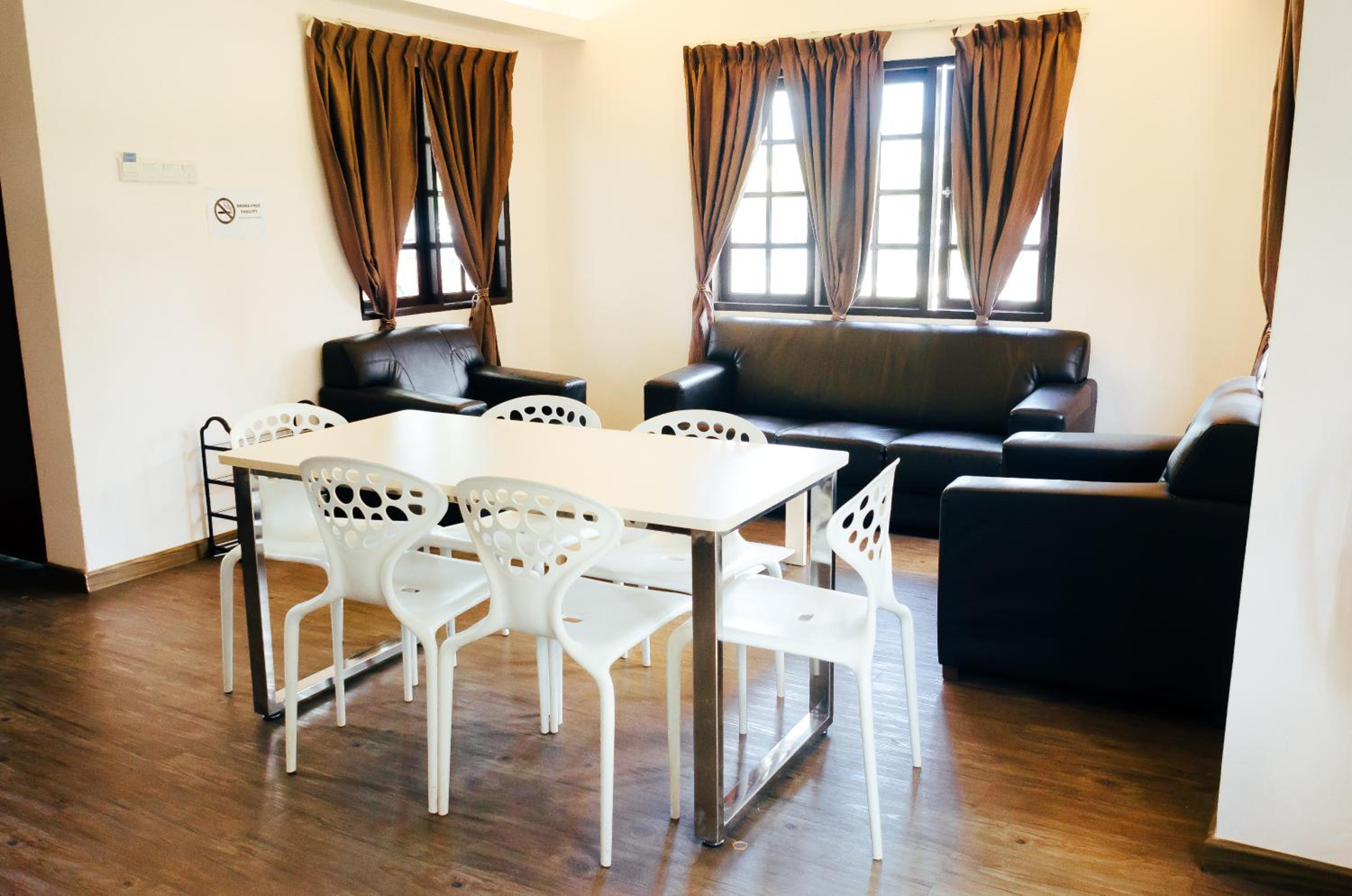 Deluxe Triple with Private Bathroom