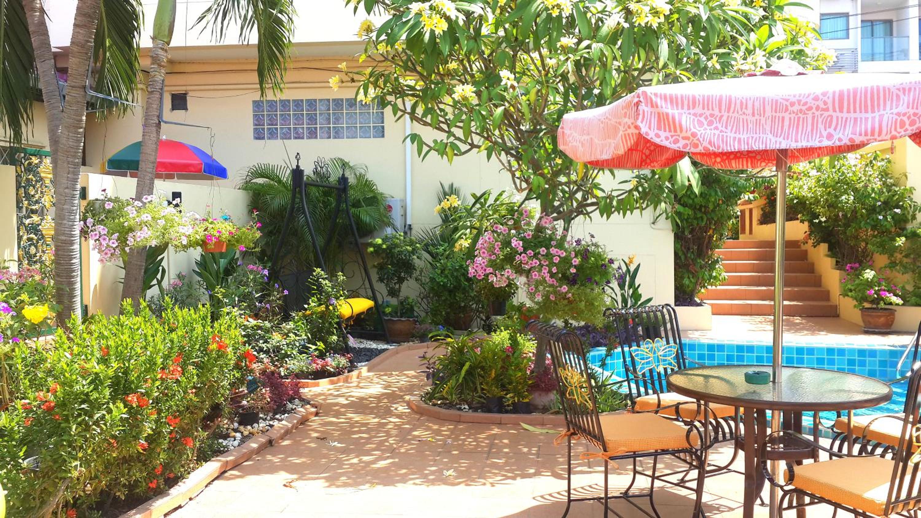 Two Bedroom Pool View With Spa Bath photo 3