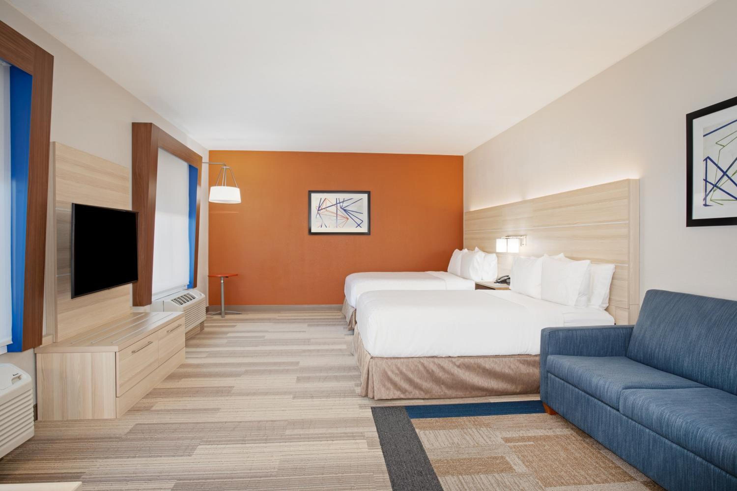Deluxe Queen Room with Two Queen Beds - Non-Smoking/ Hearing Accessible - Photo 4