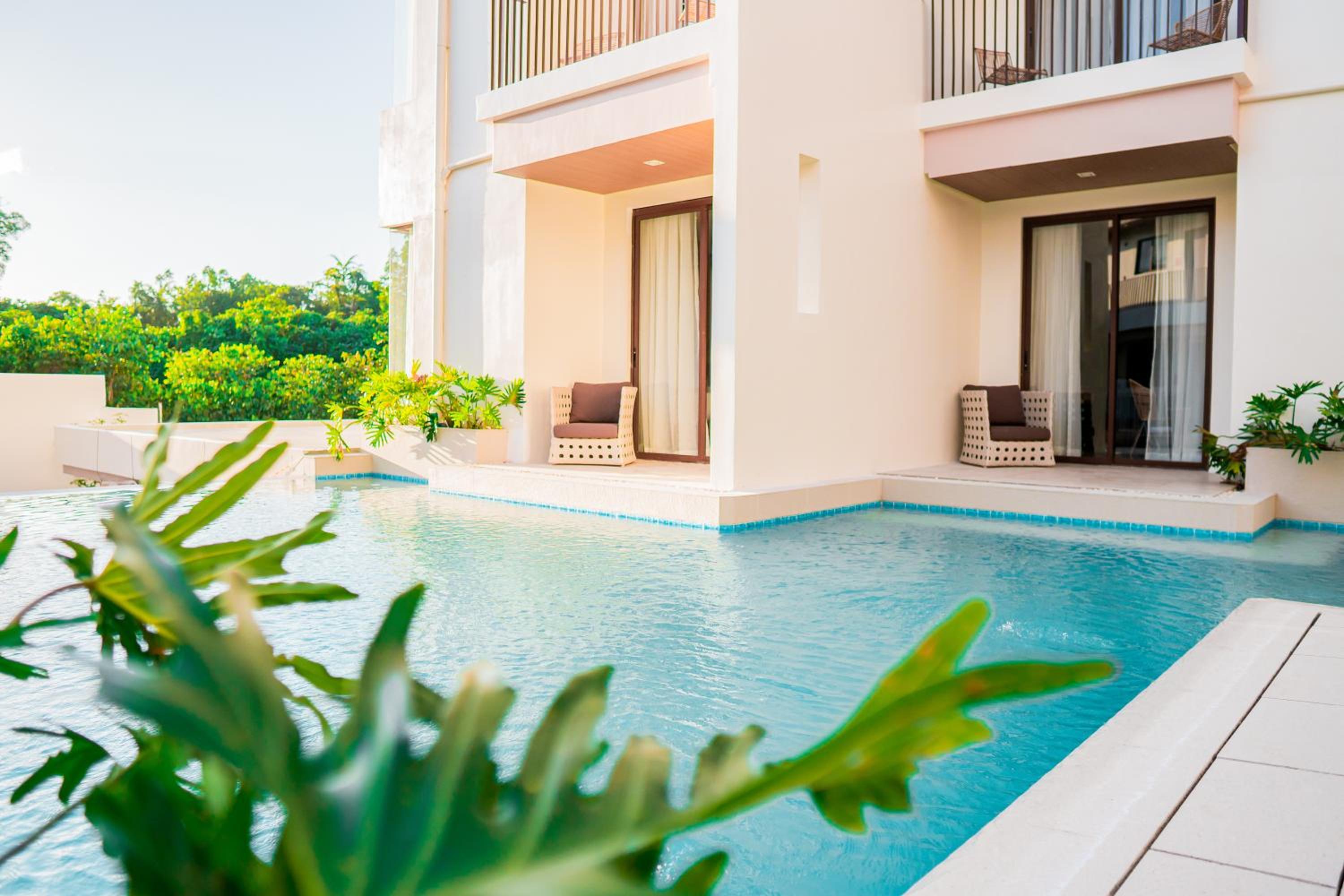 Deluxe Room With Pool Access - Photo 6