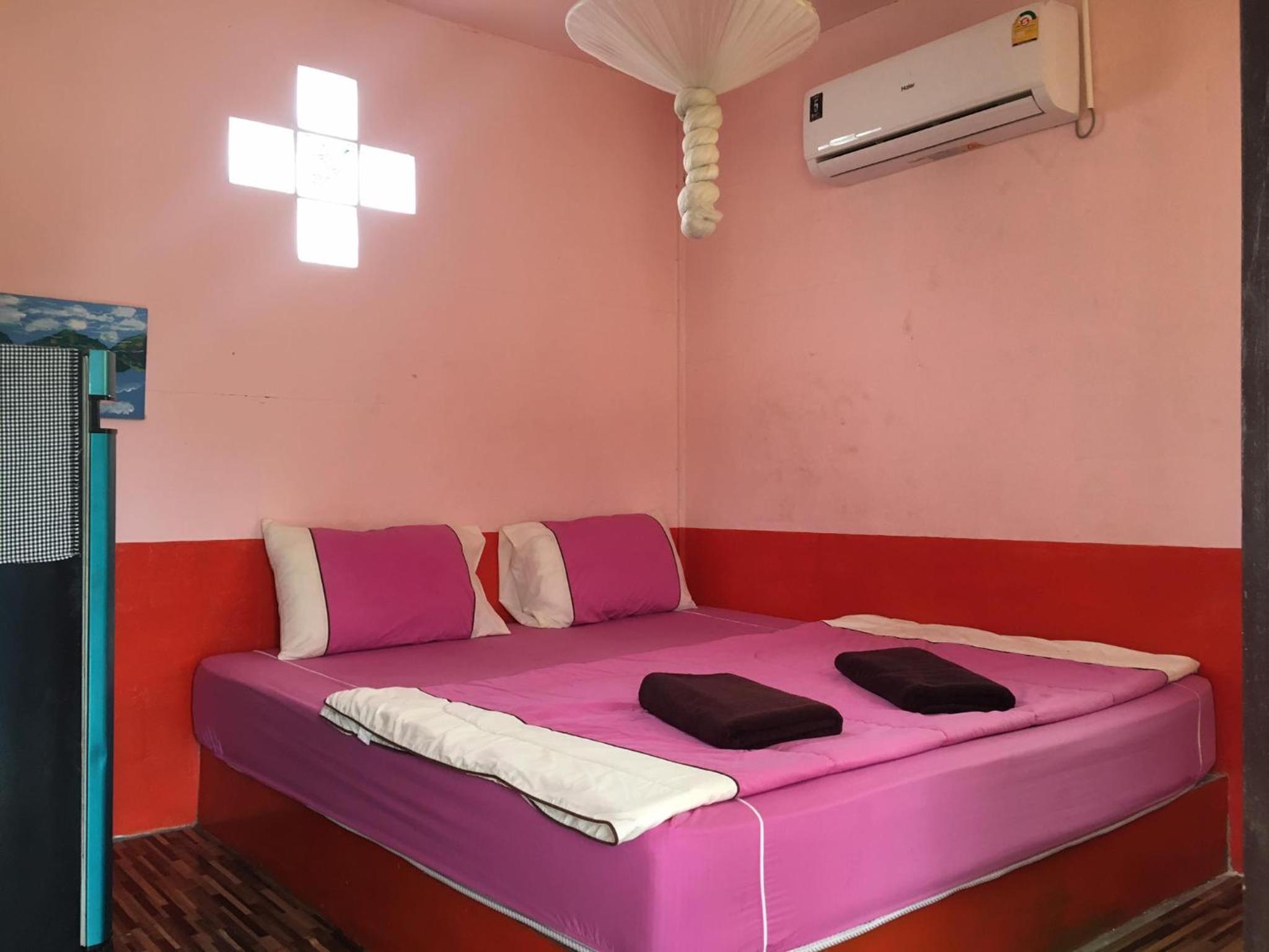 Queen Room with Balcony - Photo 5