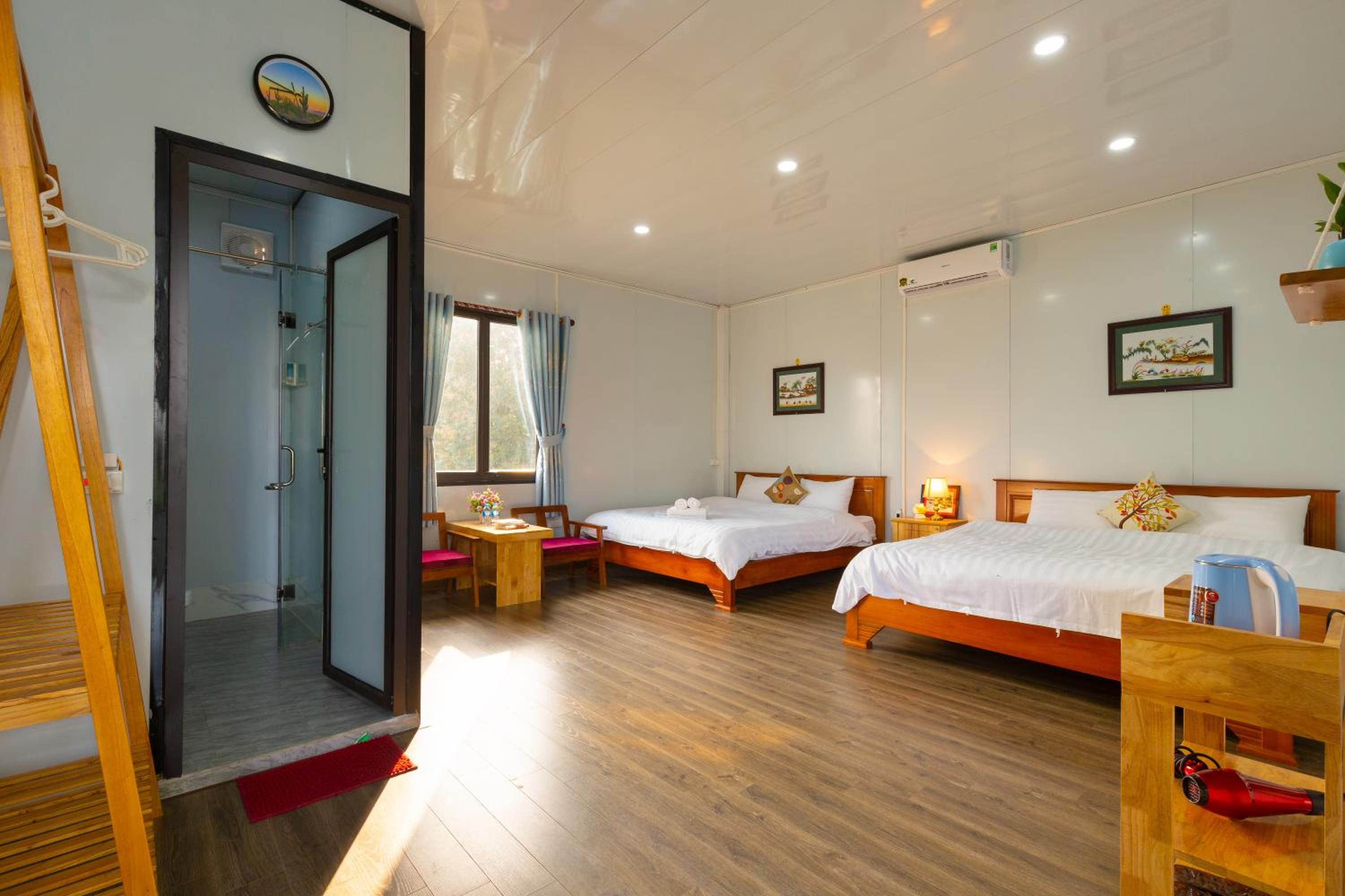 Superior Queen Room with Two Queen Beds photo 1